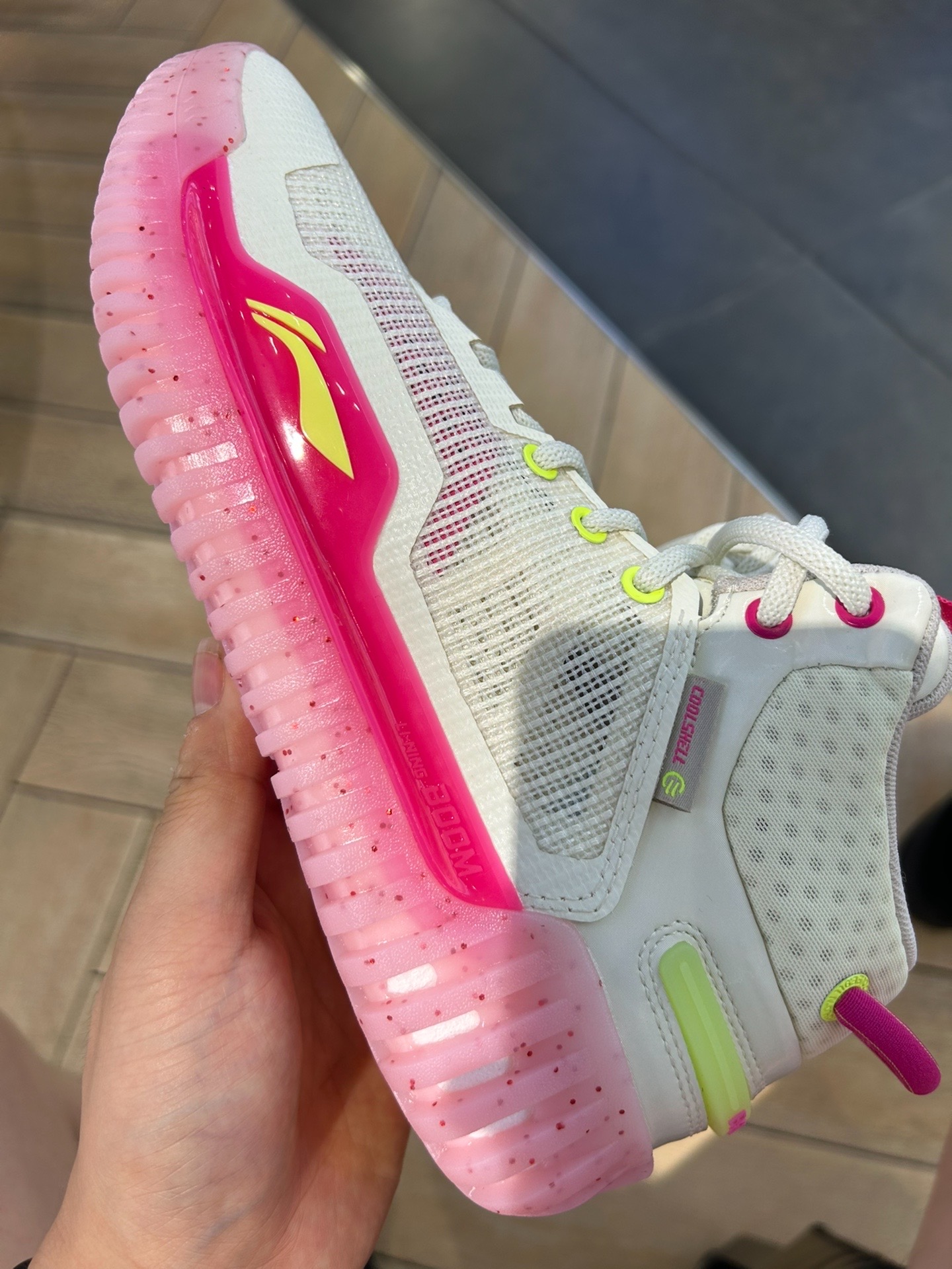 我可以很负责的讲"这双李宁反伍有点好看"