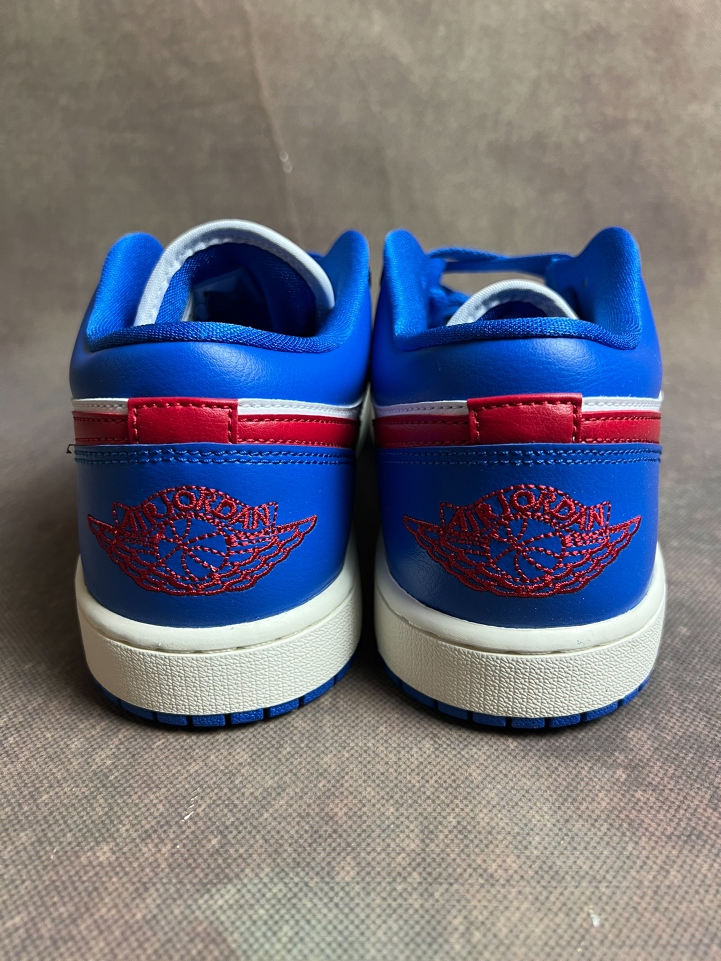 蓝白色 哆啦a梦aj1 low!颜值在线!