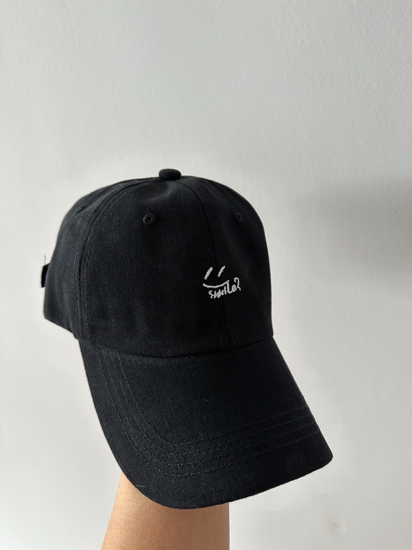 这款黑色棒球帽真的一眼戳中我的心!