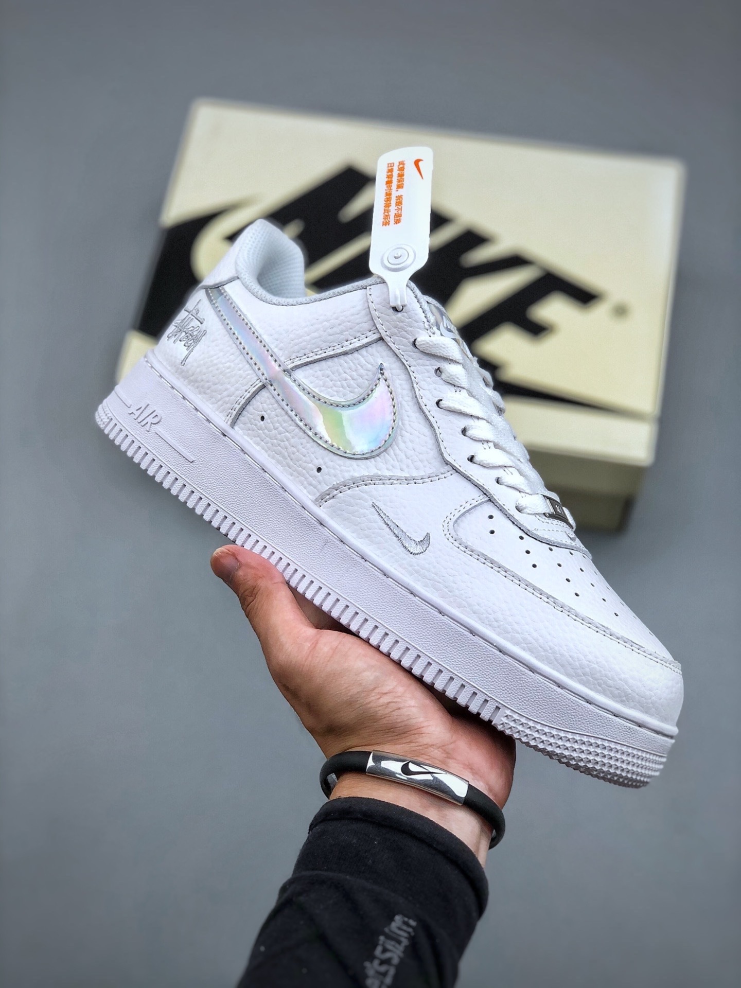 这就是nike air force 1 low 镭射 低帮板鞋 女款白色