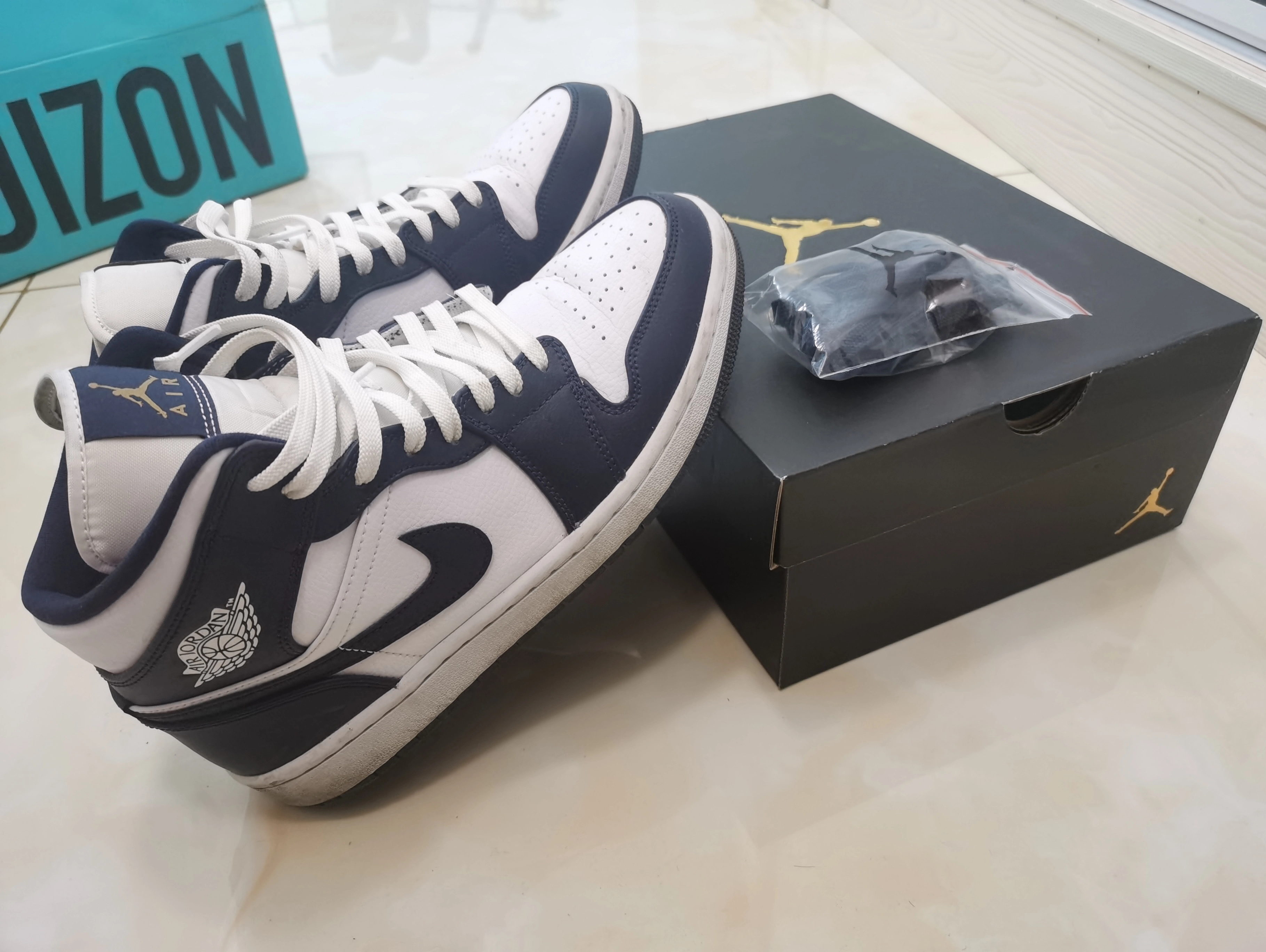 custom review-Air Jordan 1 Mid 'Obsidian White'