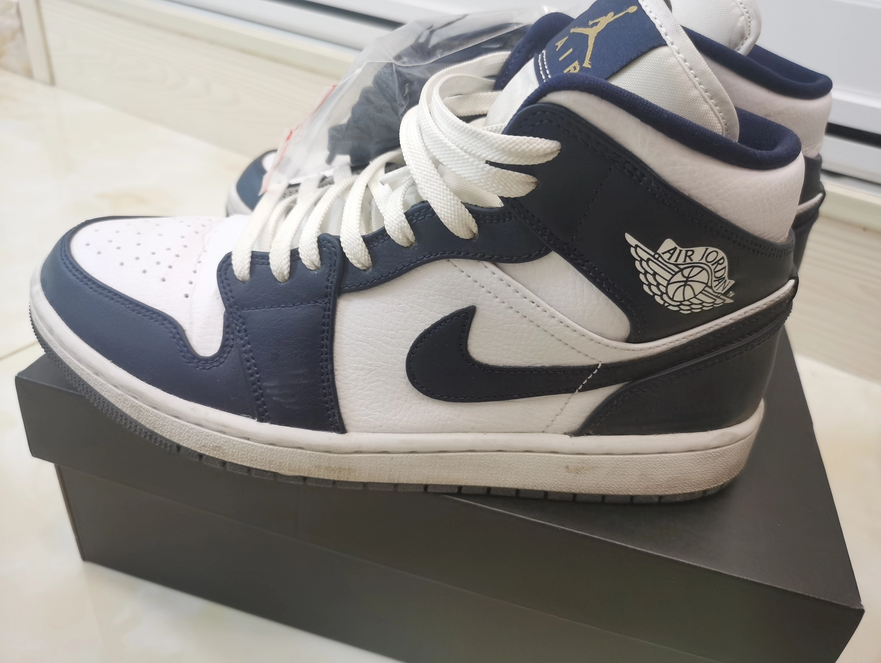 custom review-Air Jordan 1 Mid 'Obsidian White'