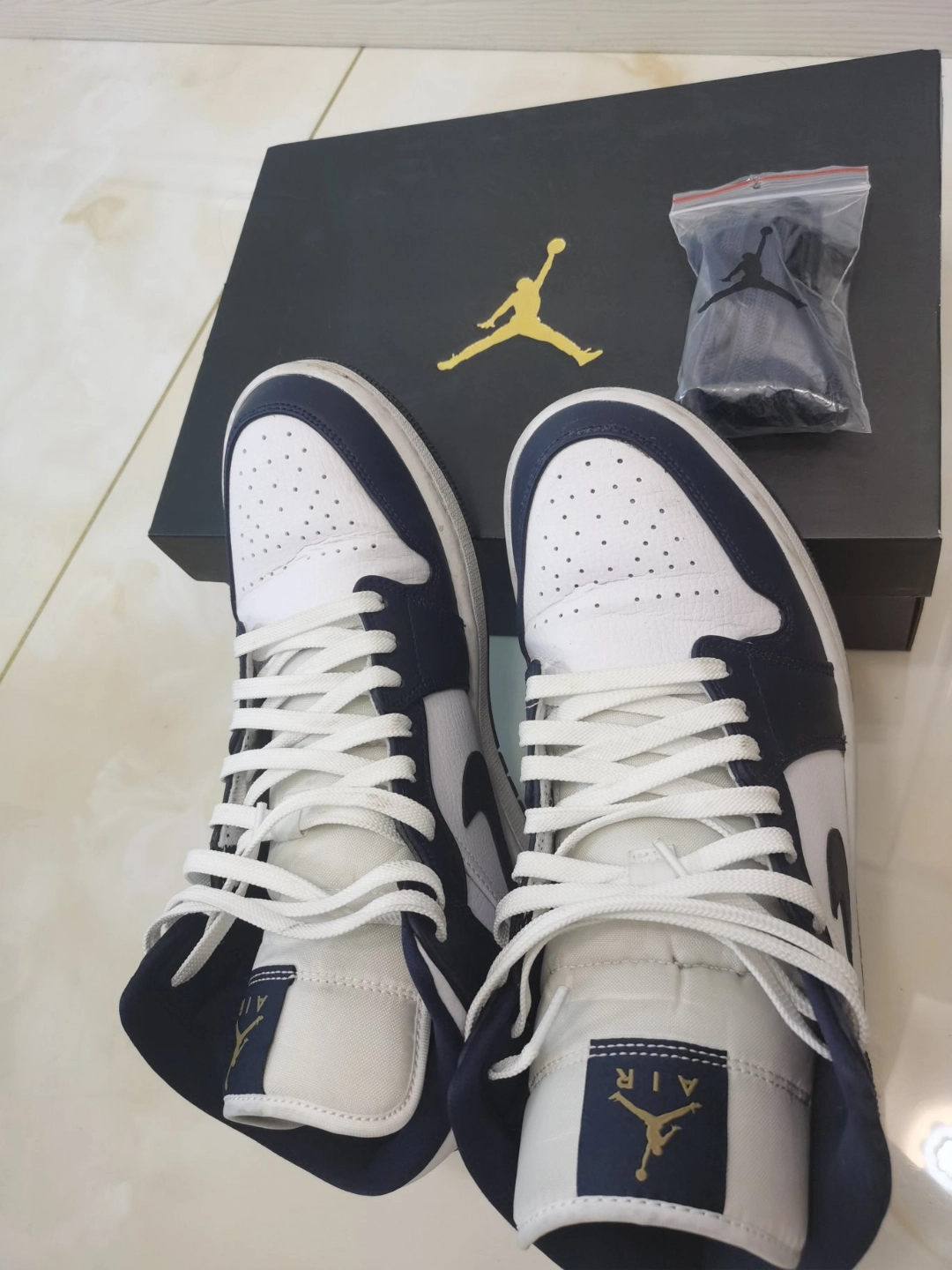 custom review-Air Jordan 1 Mid 'Obsidian White'