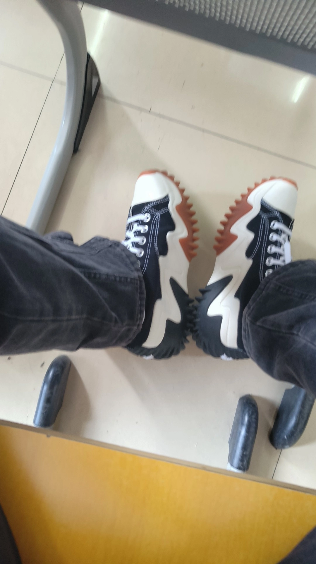 custom review-Converse Run Star Motion Black White Gum