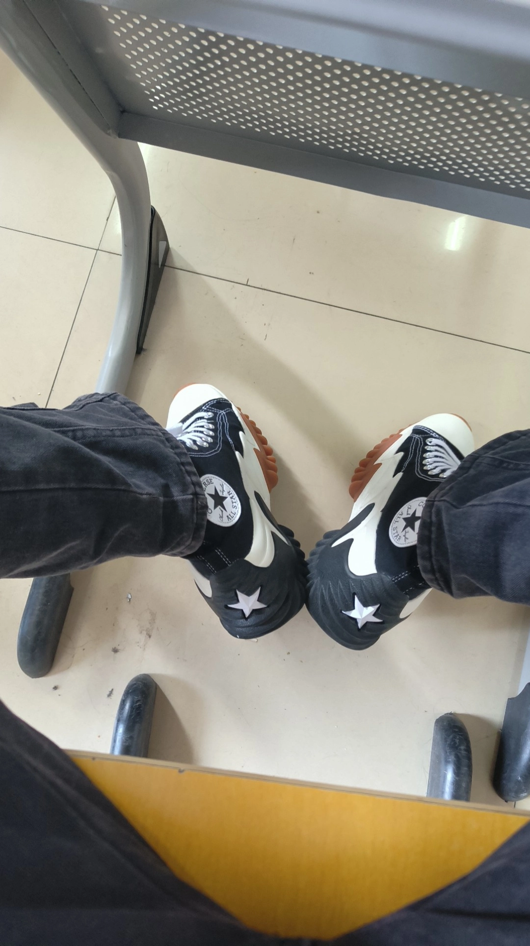 custom review-Converse Run Star Motion Black White Gum