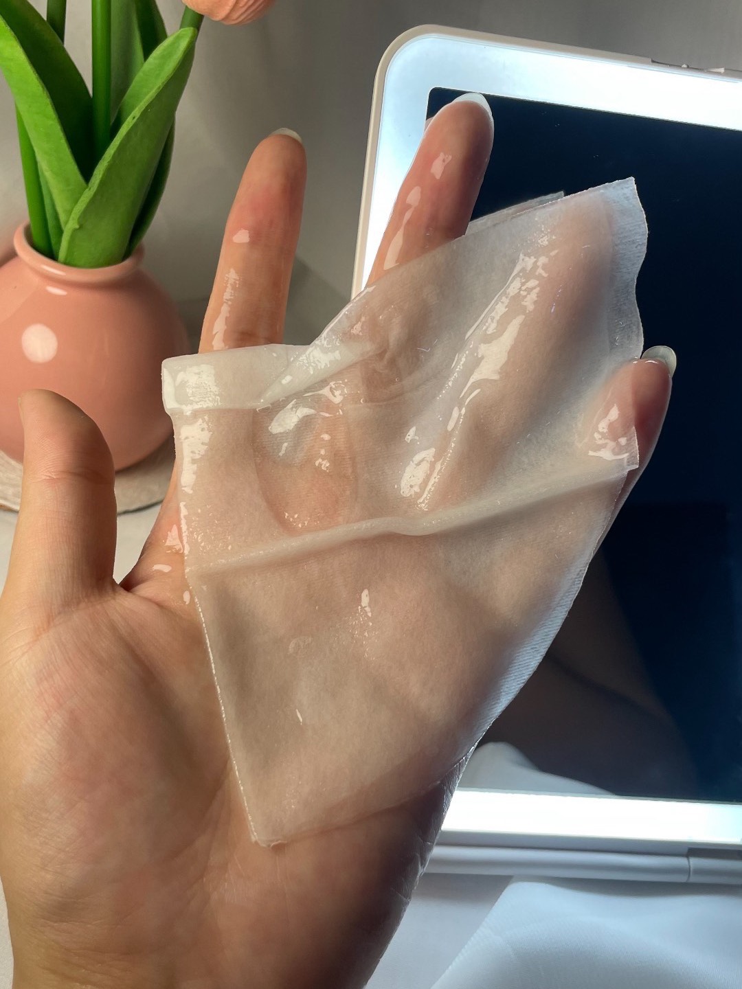 这个面膜精华液真多!