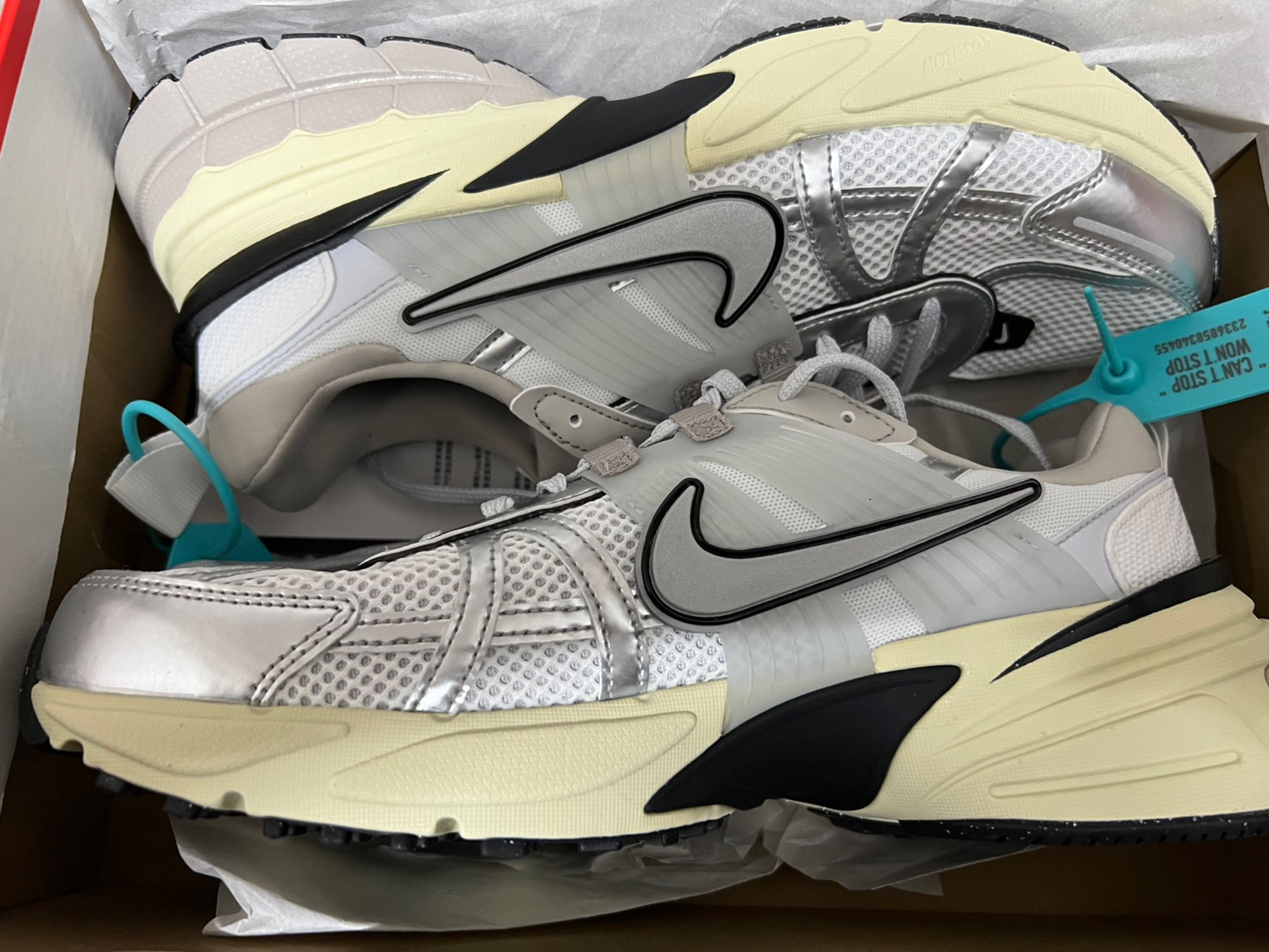 custom review-Nike V2K Run Дышащий Низкий Топ Повседневный Городской Коммутирование Беговые кроссовки Женские Белый Серебряный