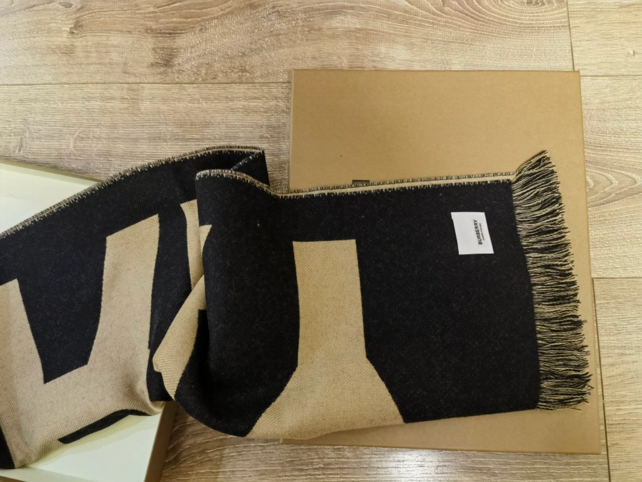 custom review-Burberry Вязаные шарфы Женские Хаки Черный