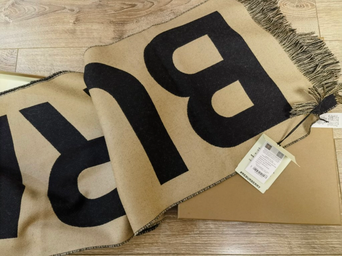 custom review-Burberry Вязаные шарфы Женские Хаки Черный