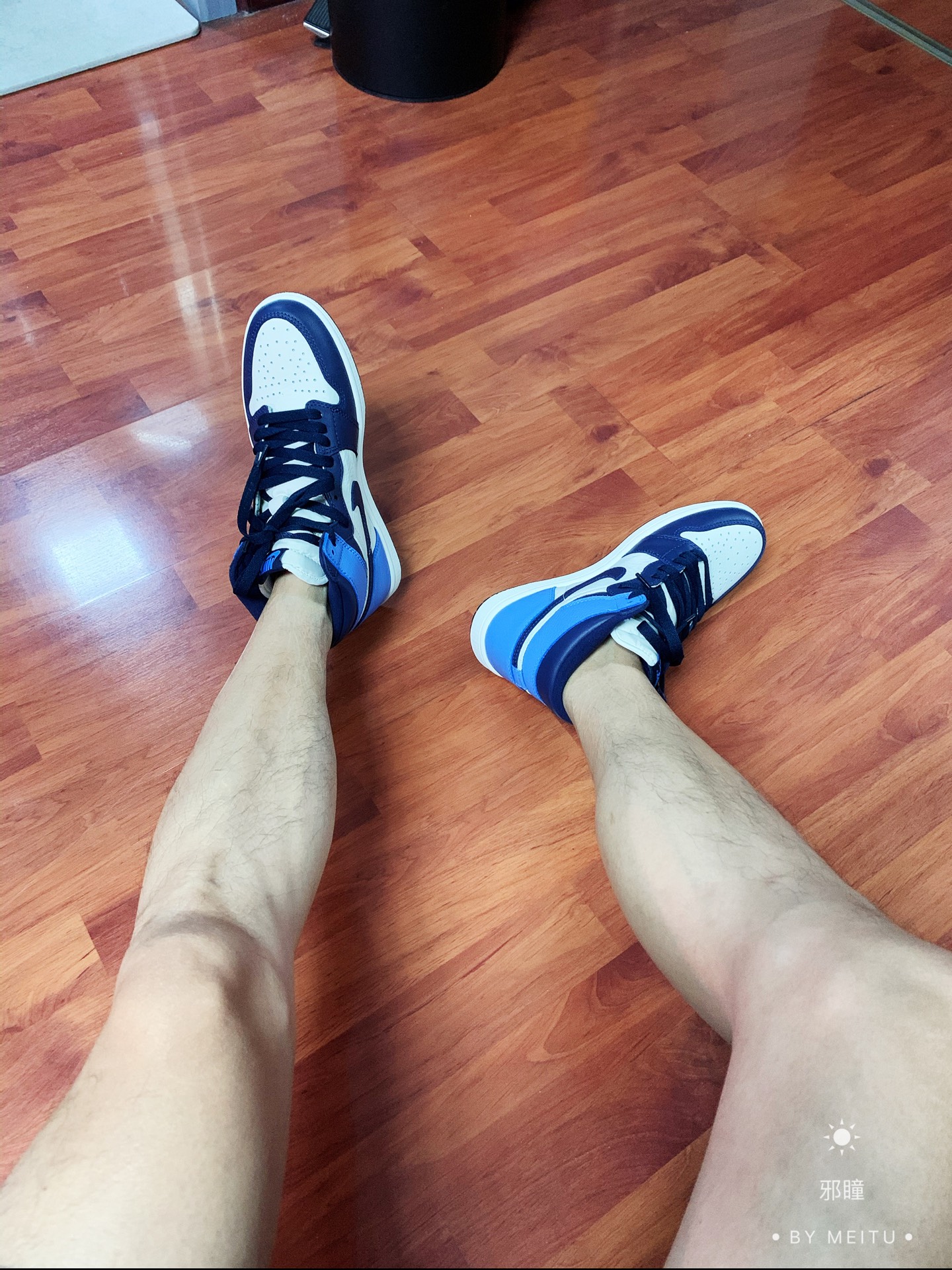 荔枝皮,很好打理,特别是个穿短裤加长筒耐克袜子,穿出去在路上时不时