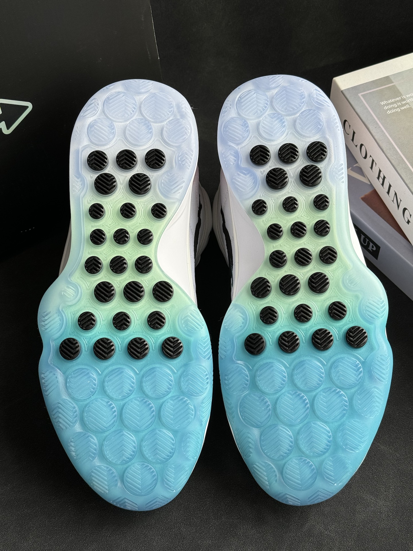 nike龙年篮球鞋,水晶底颜值太🉑了