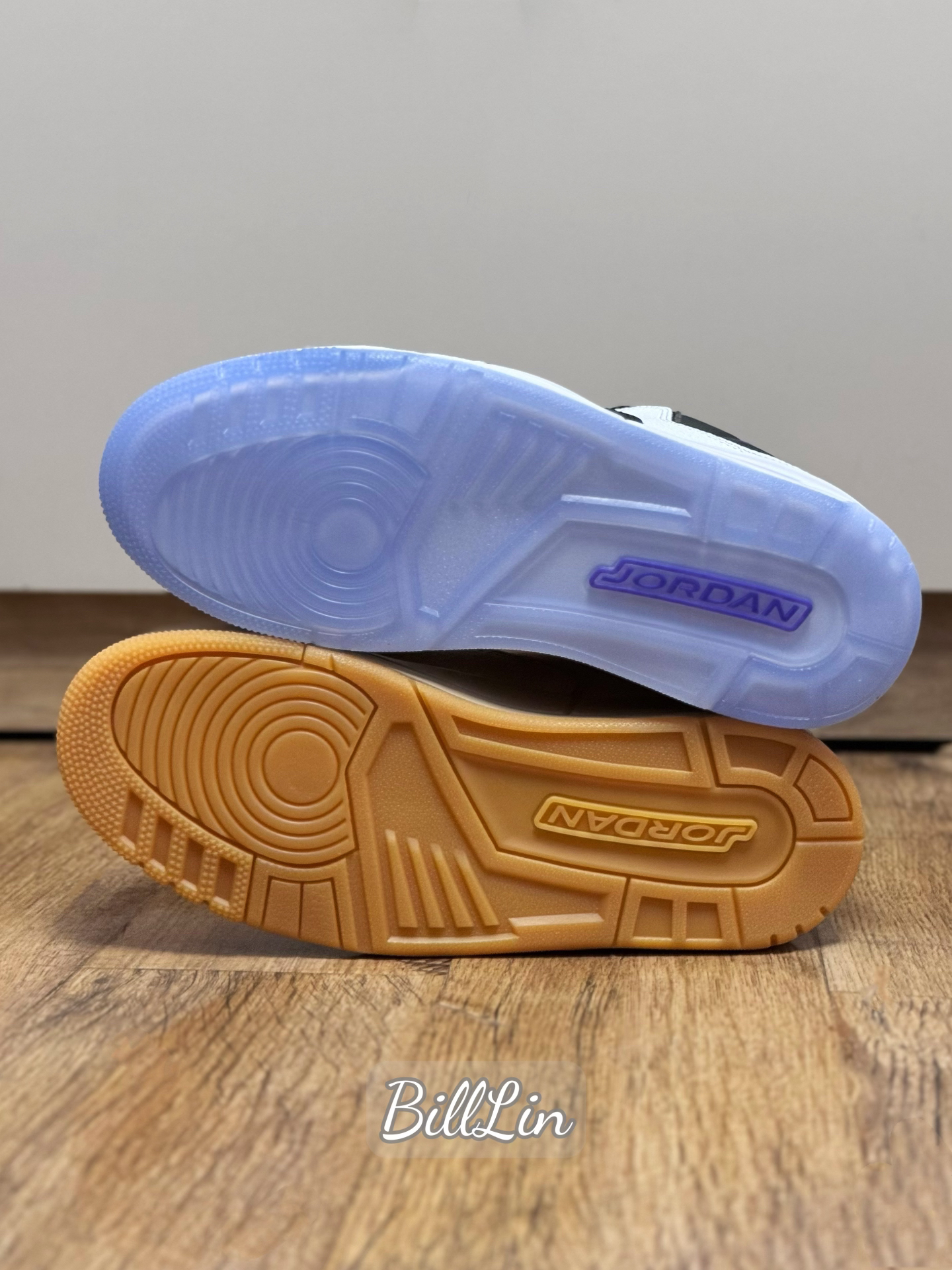 从鞋型外观看,能看到很多jordan 3的影子
和aj3一样,这双courtside