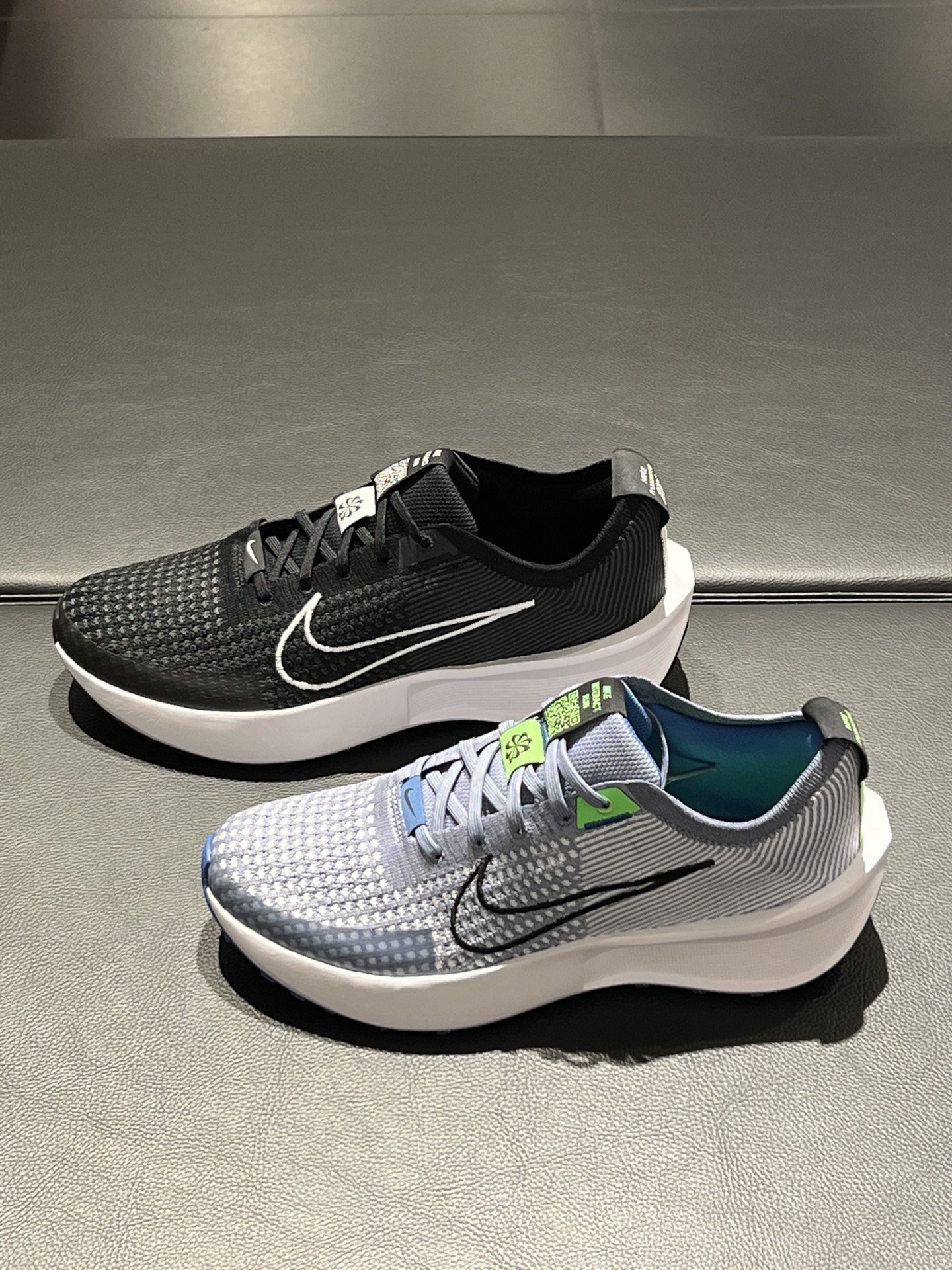 男款轻盈透气跑鞋