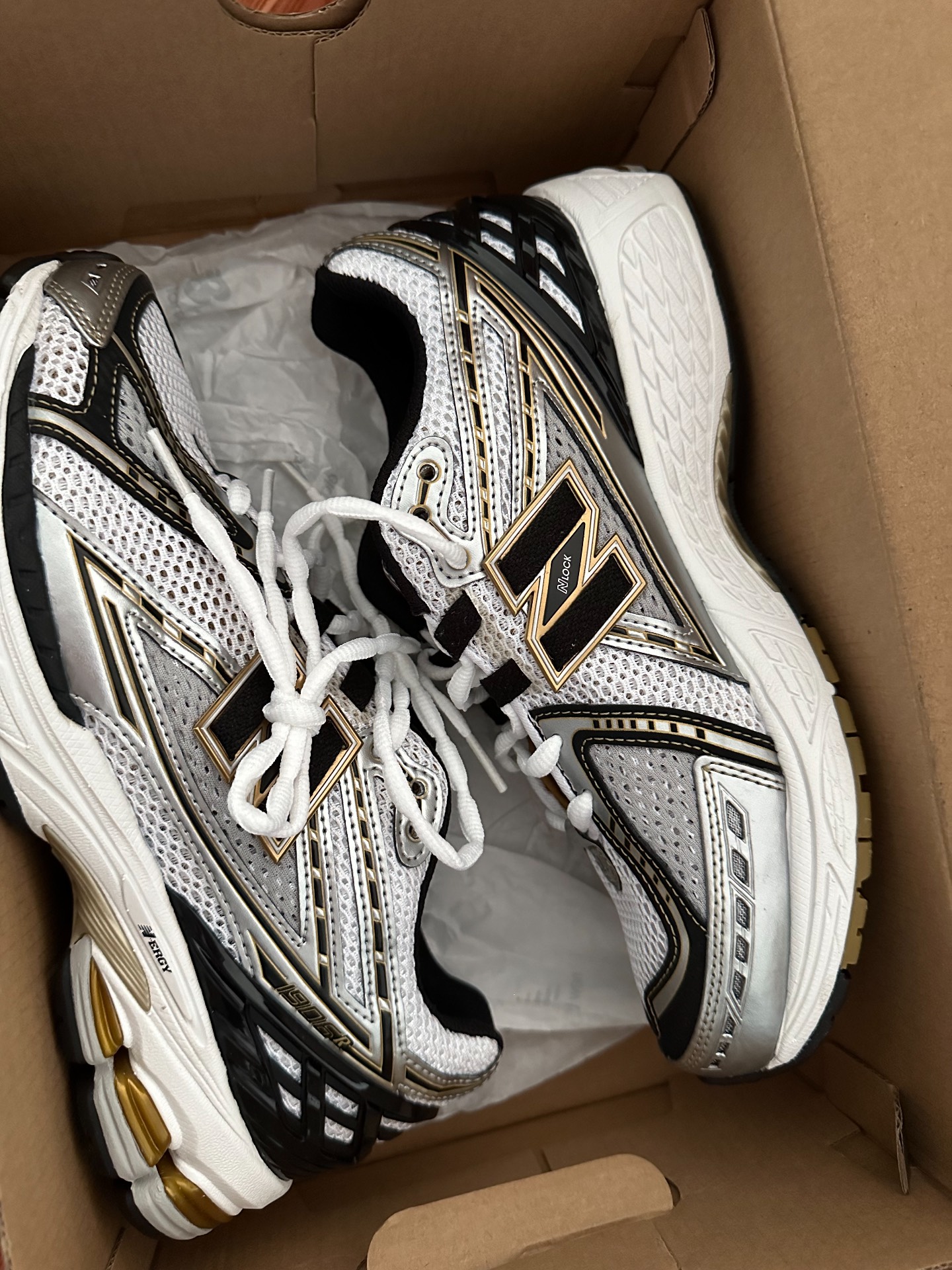 custom review-New Balance 1906R 'Metallic Silver Metallic Gold'