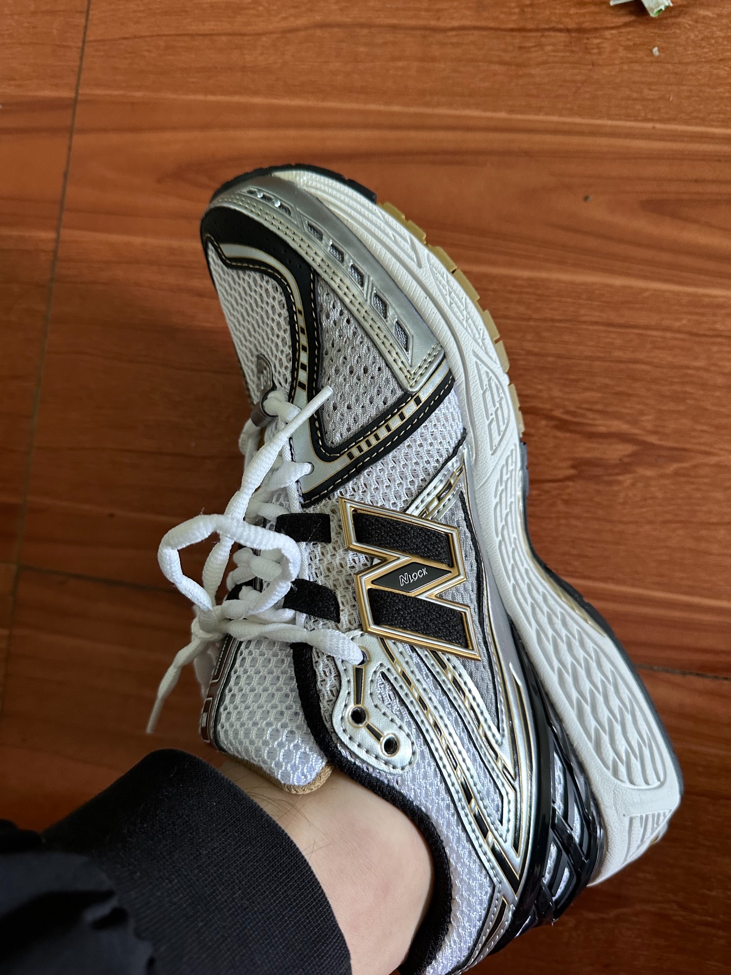 custom review-New Balance 1906R 'Metallic Silver Metallic Gold'