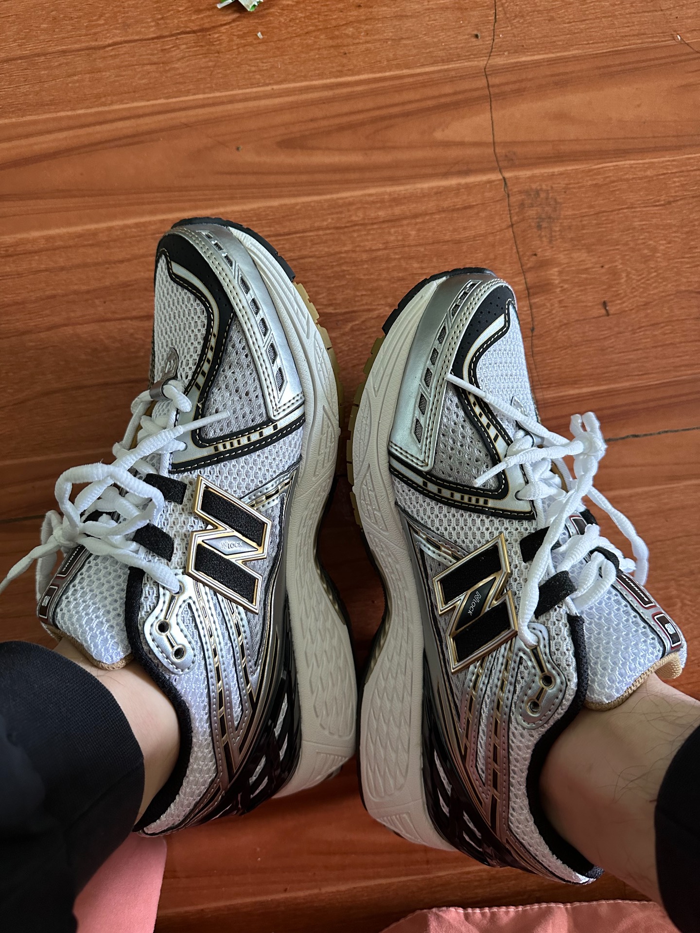 custom review-New Balance 1906R 'Metallic Silver Metallic Gold'