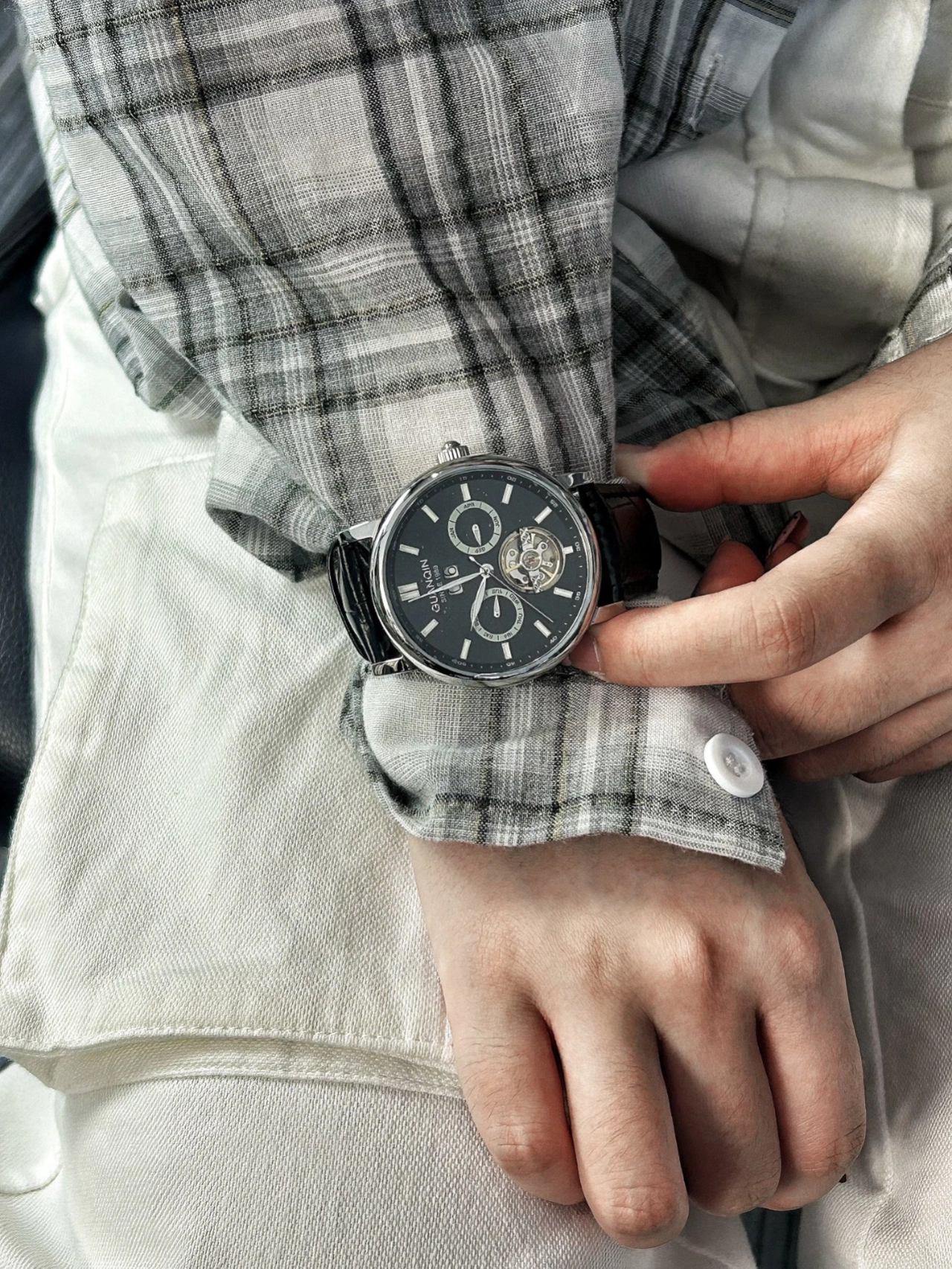 让女朋友当模特展示我的新手表