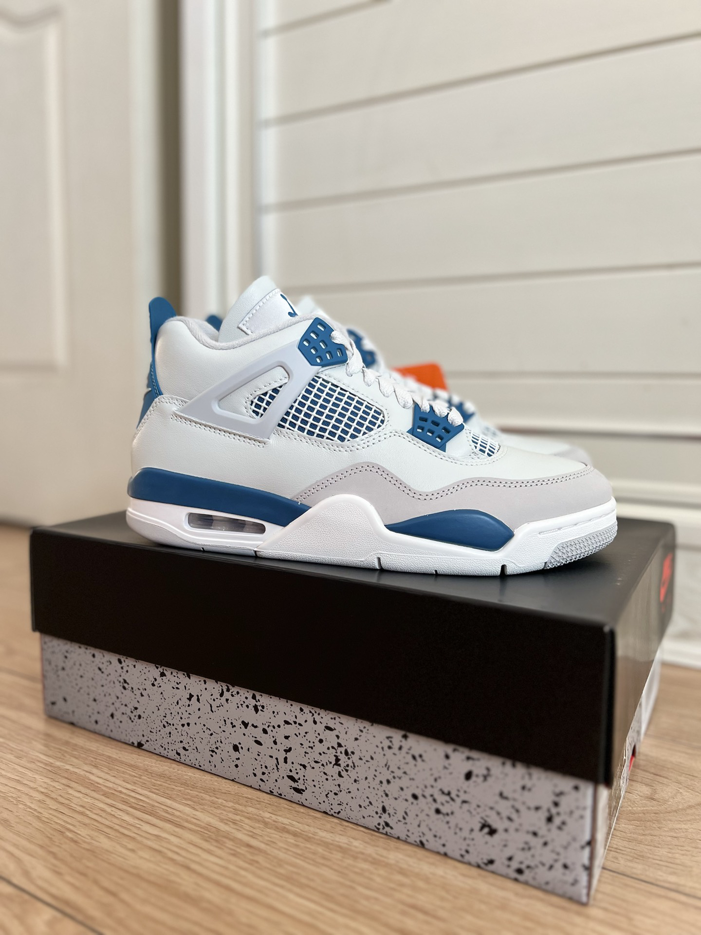 aj4"白蓝"