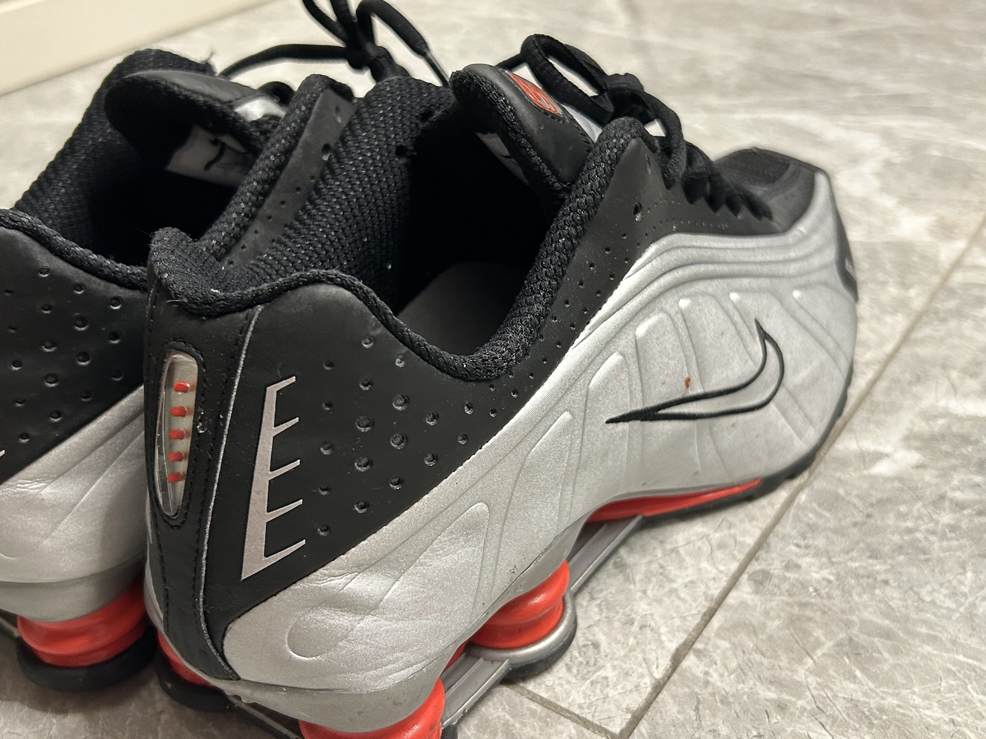 custom review-Nike Shox R4 Low Топ Повседневный Городская Коммутация Беговые Кроссовки Унисекс Серебряный Красный