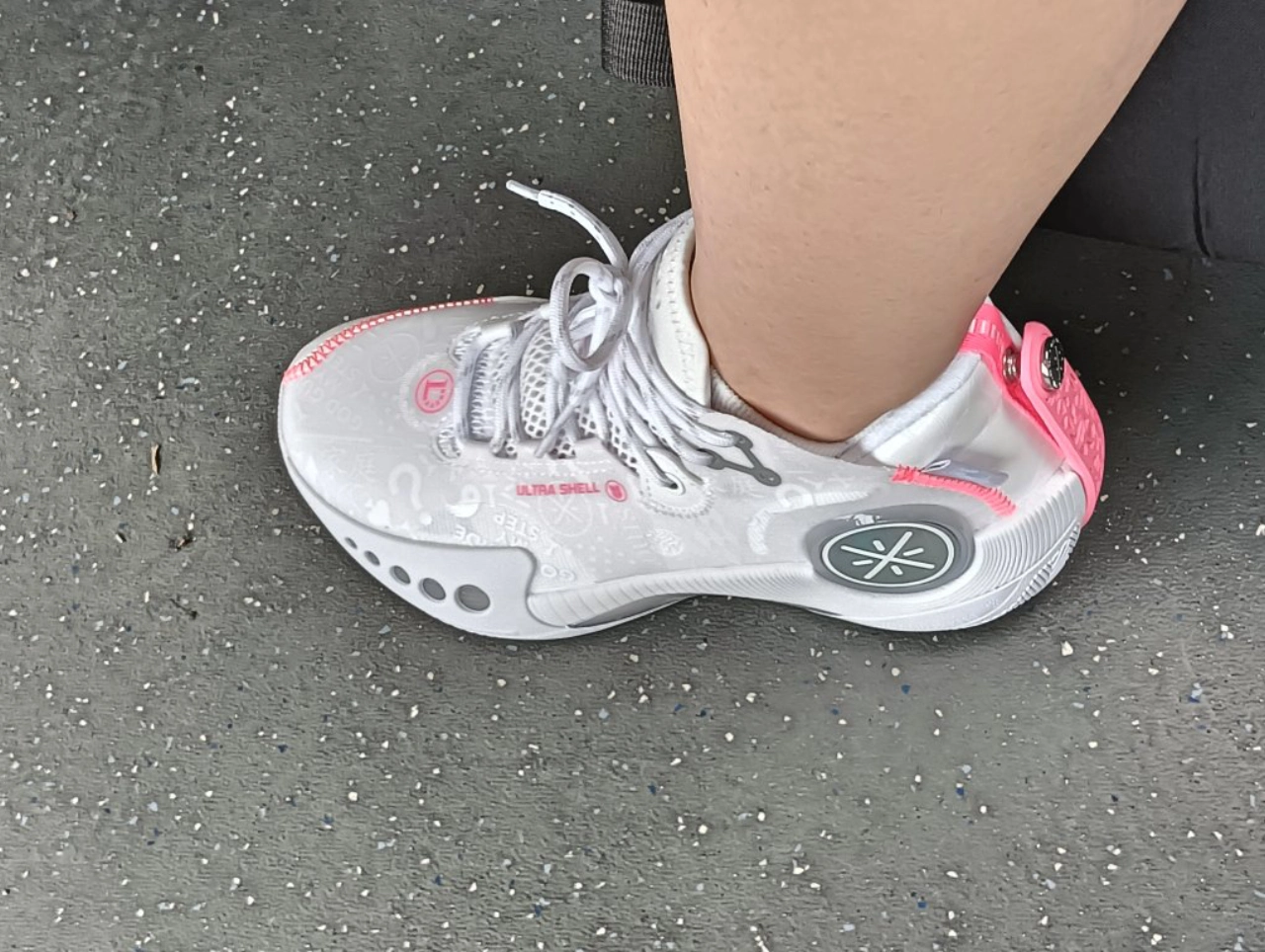 custom review-LiNing Shadow 3 Cushioned Slip Resistant Abrasion Resistant Mid Top Basketball Shoes Men's Standard White