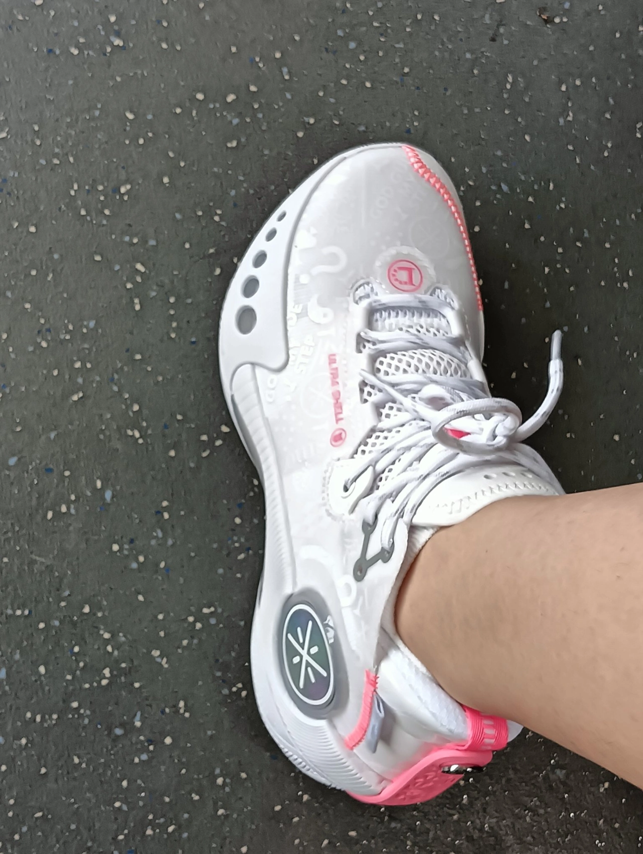 custom review-LiNing Shadow 3 Cushioned Slip Resistant Abrasion Resistant Mid Top Basketball Shoes Men's Standard White