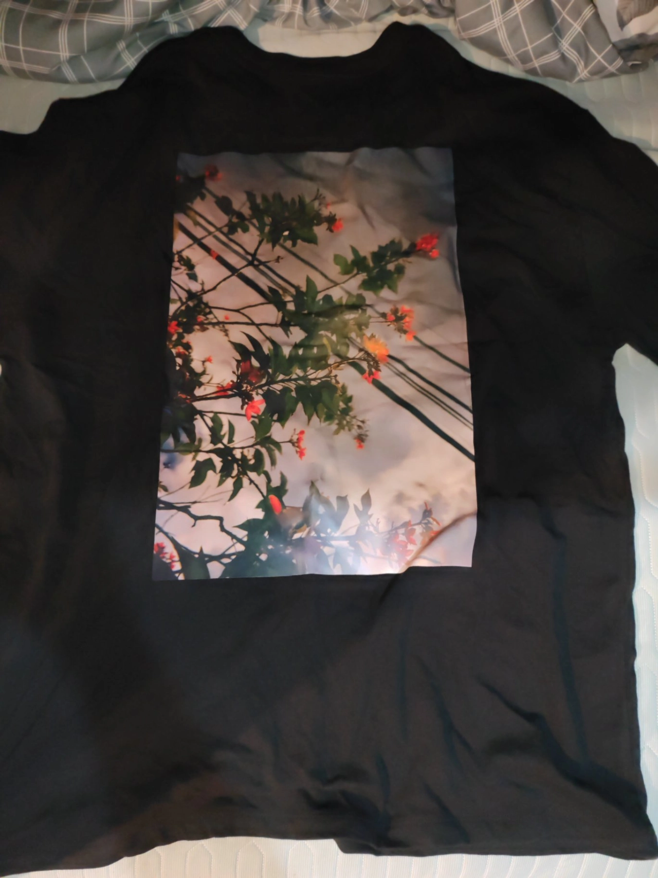 来个大神看看真假 欢迎评论 essentials花卉短袖鉴定