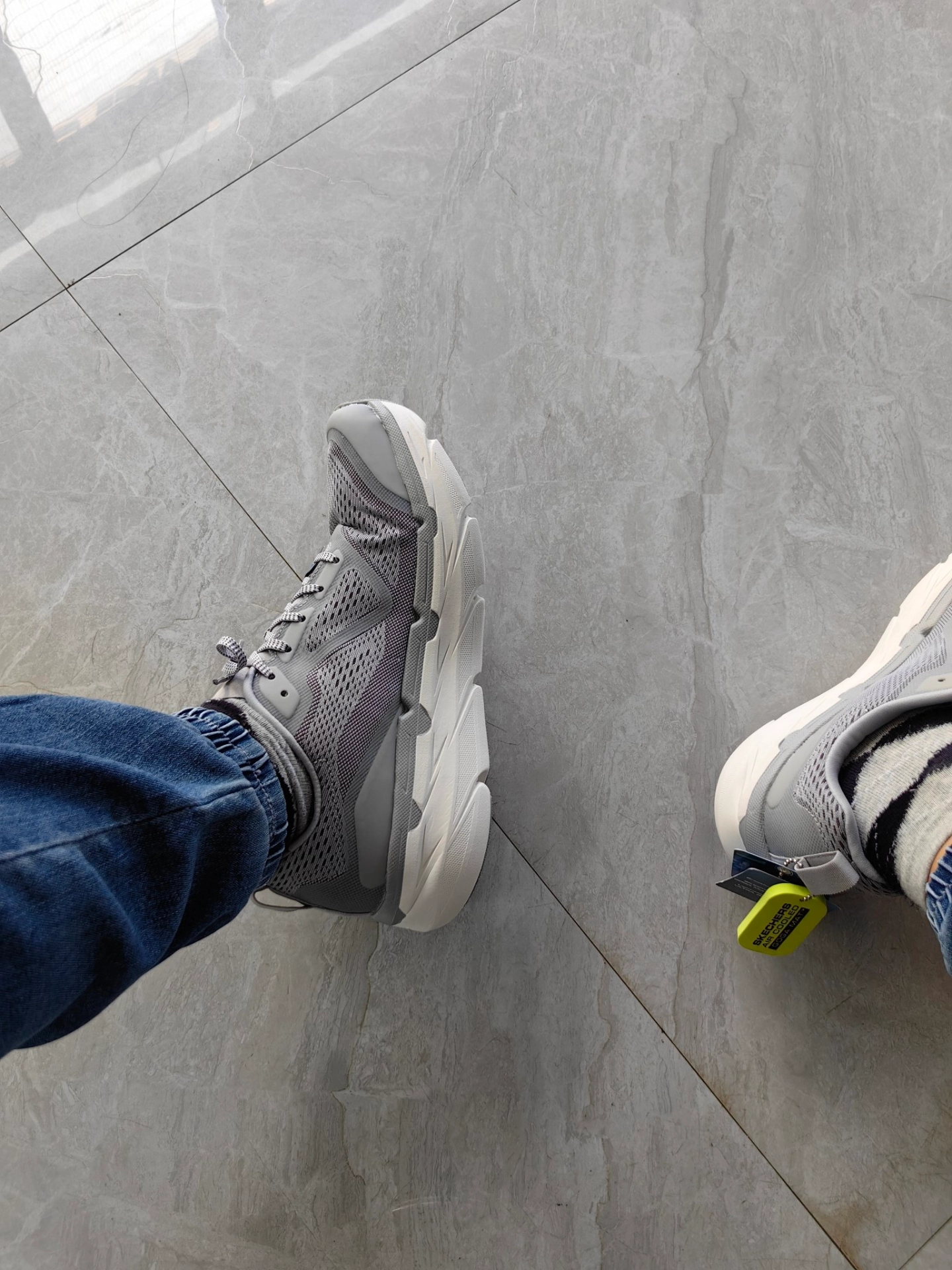 custom review-Skechers Устойчивые к истиранию низкие беговые кроссовки для мужчин светло-серые