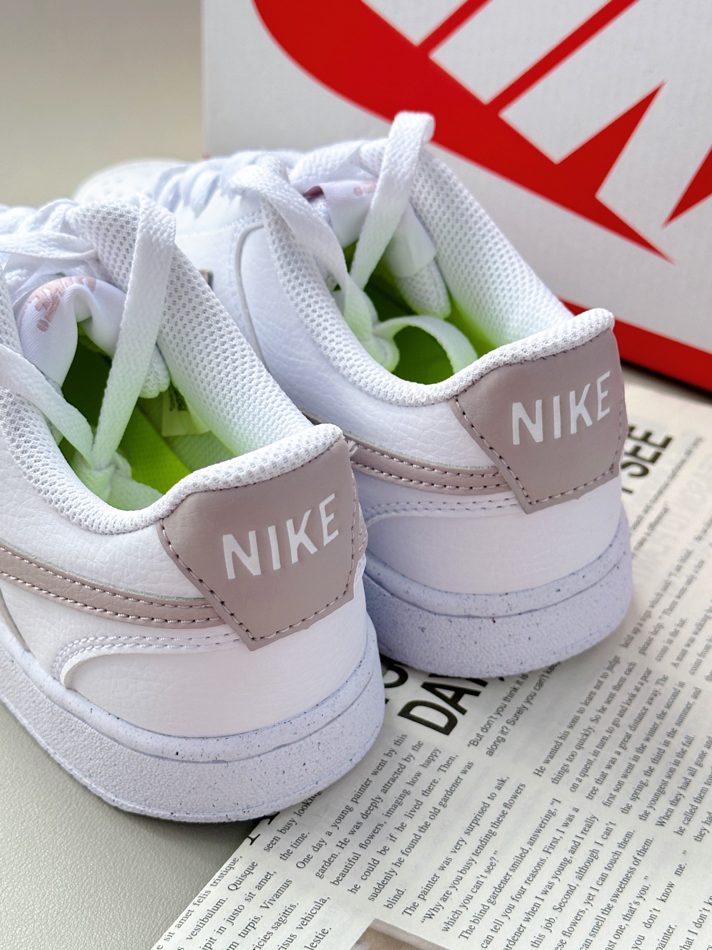 温柔粉白 nike court vision 小板鞋
