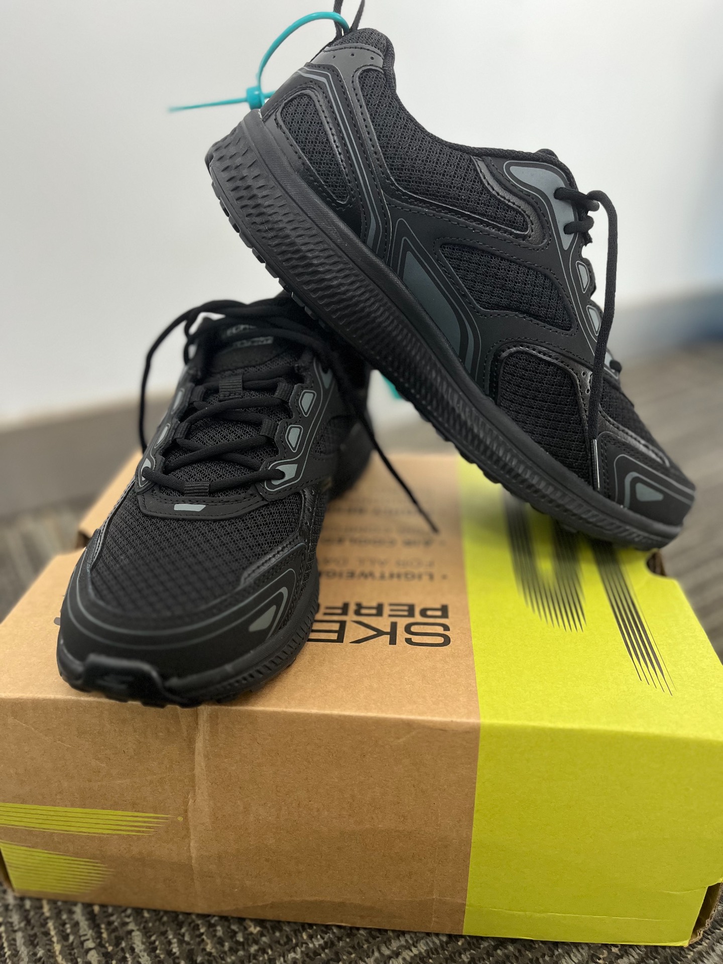custom review-Skechers Go Run Consistent Амортизация Дышащий И Устойчивый Дизайн Низкий Топ Спринт Беговые кроссовки Мужской Черный