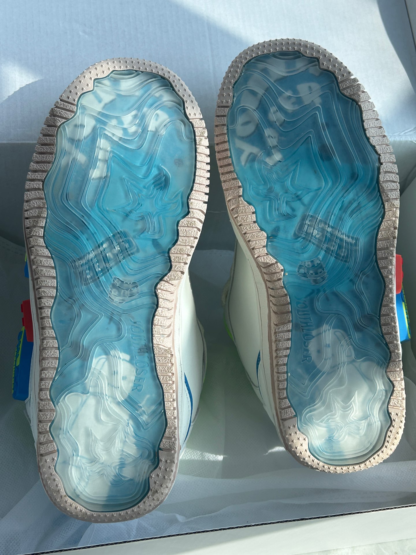果冻积木!连鞋底都是这么好看的海洋蓝
