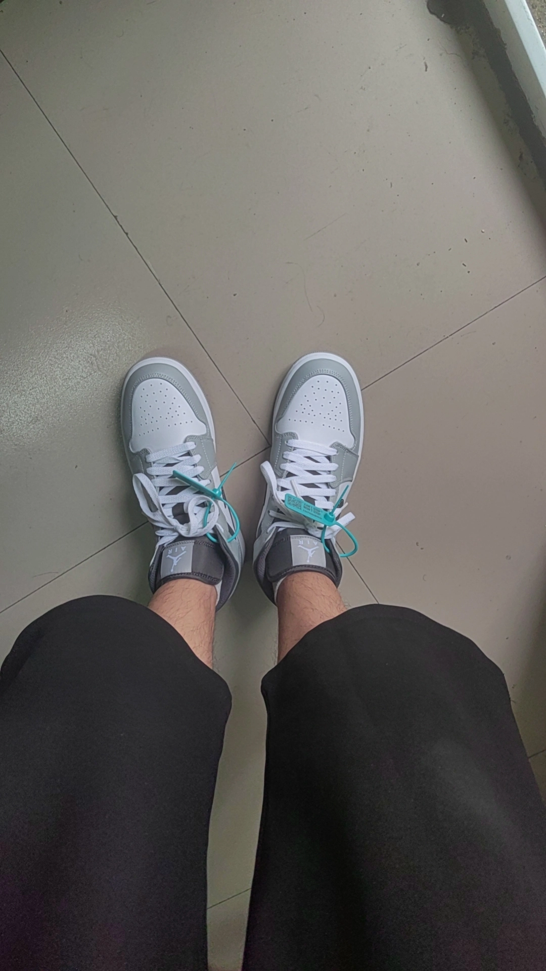 custom review-Air Jordan 1 Mid 'Light Smoke Grey'