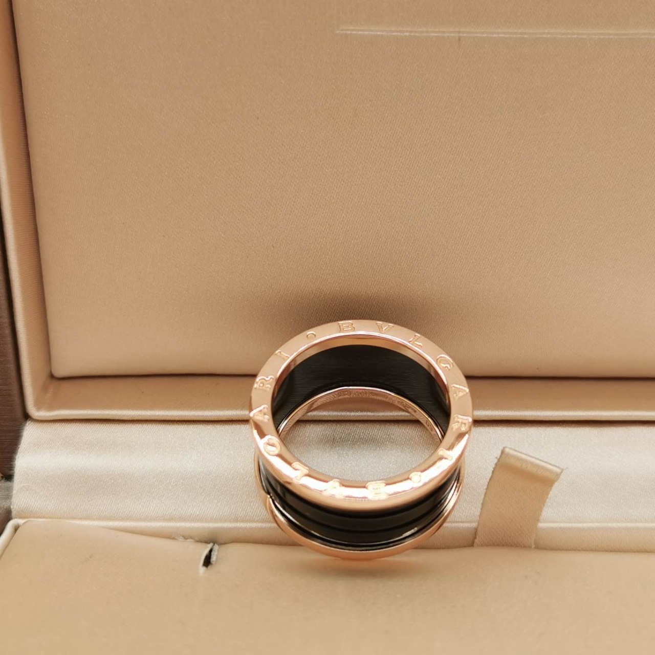 宝格丽 b.zero1系列 18k黑陶瓷戒指 玫瑰金