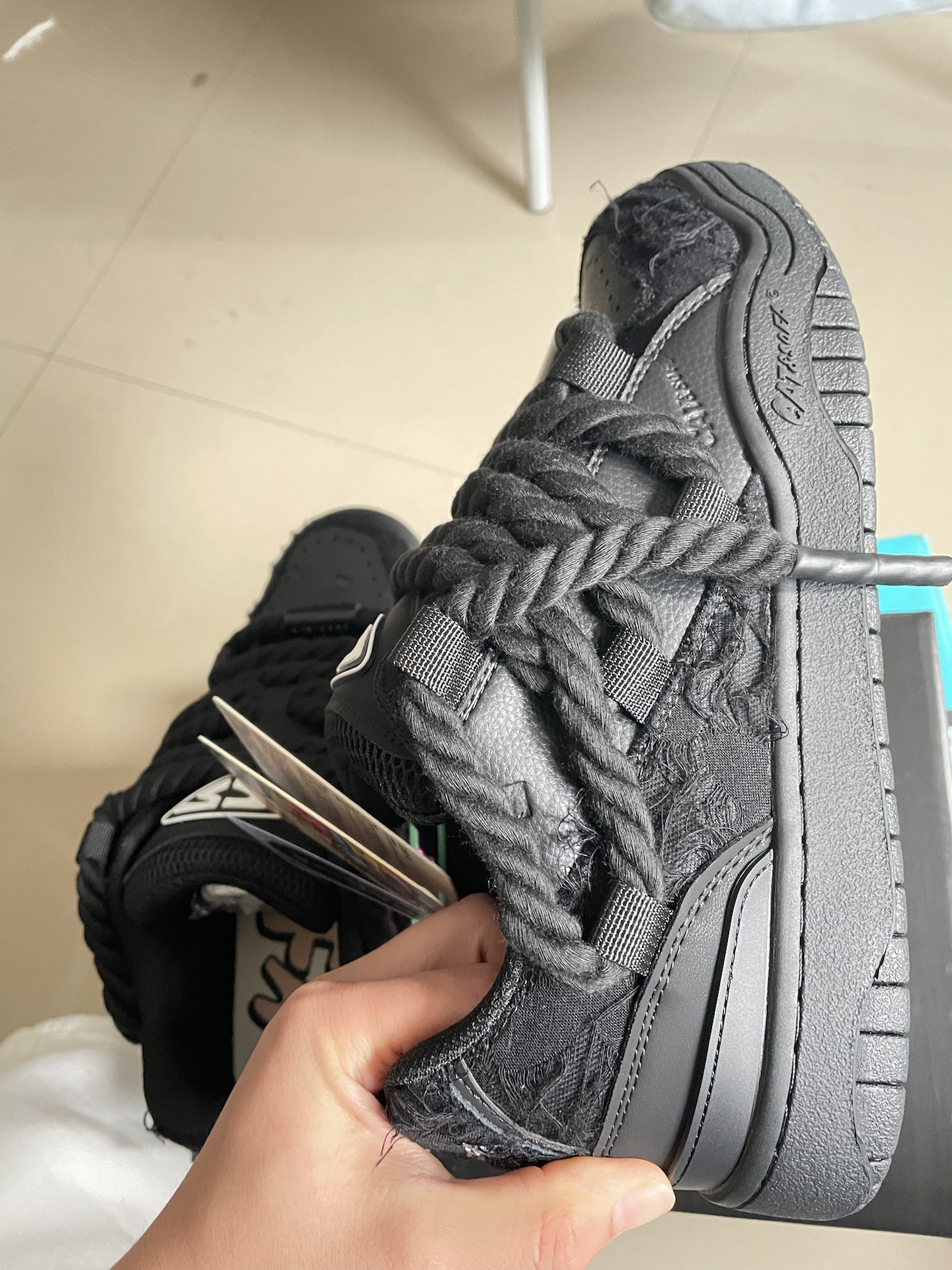 custom review-Cat Sofa Dreadlocks Модель Низкие Кроссовки для Скейтбординга Унисекс Черные с Дистрессом Кружево