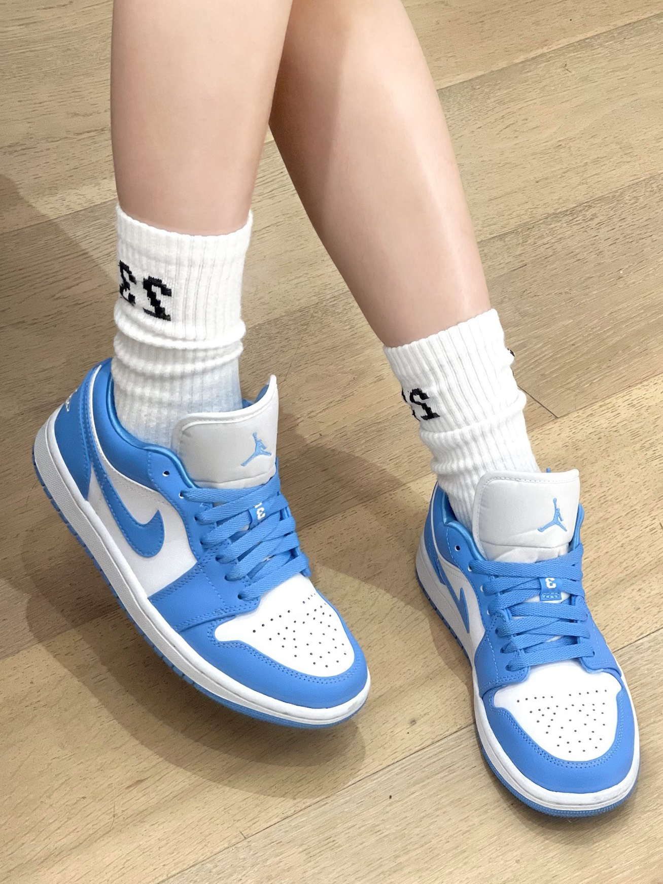 aj1鞋盒是小金人图片