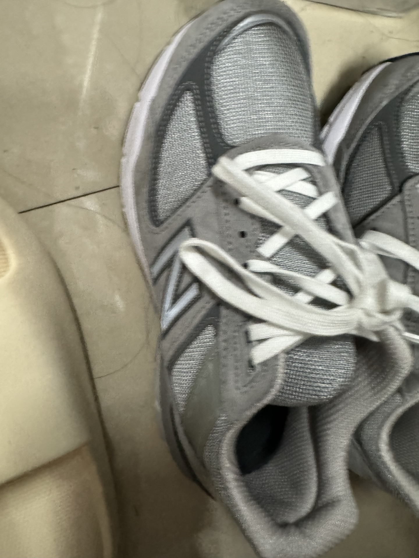 custom review-New Balance NB 990 V5 Винтаж Кожа Низкий Верх Беговые Кроссовки Женские Серый D Ширина Носка