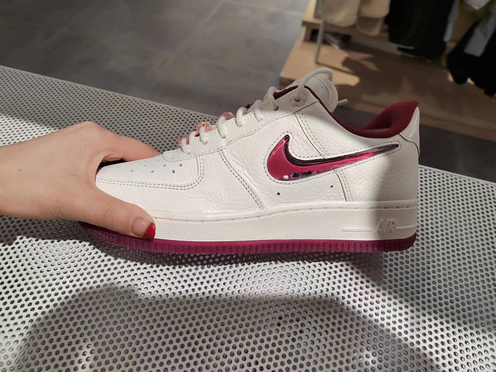 custom review-Nike Air FORCE 1 'VALENTINE Day' Низкие Скейтборд Кроссовки Женские Белый Красный Белый Розовый
