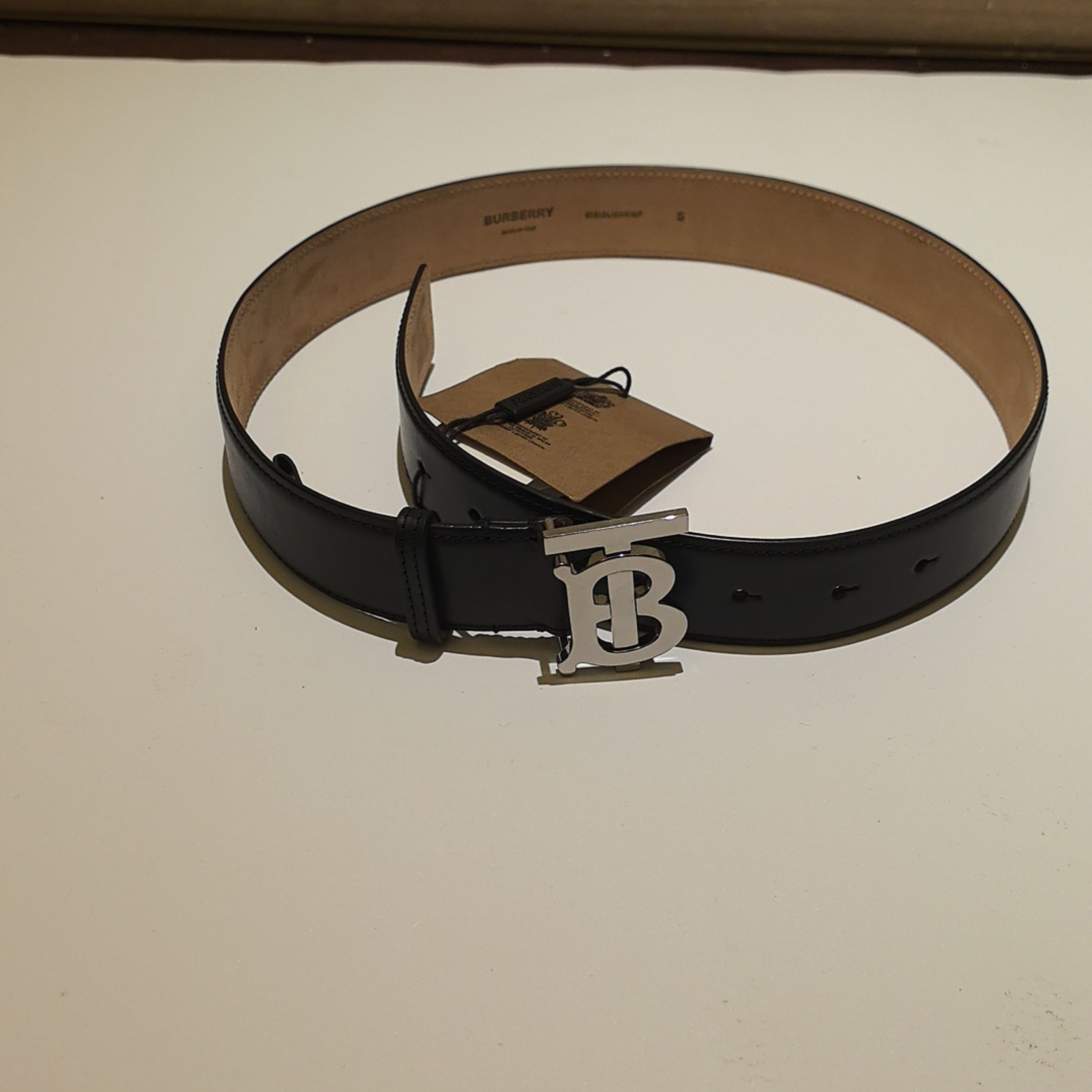 黑色
巴宝莉女士皮带
8046541
尺码s,宽度35
长度85#burberry腰带