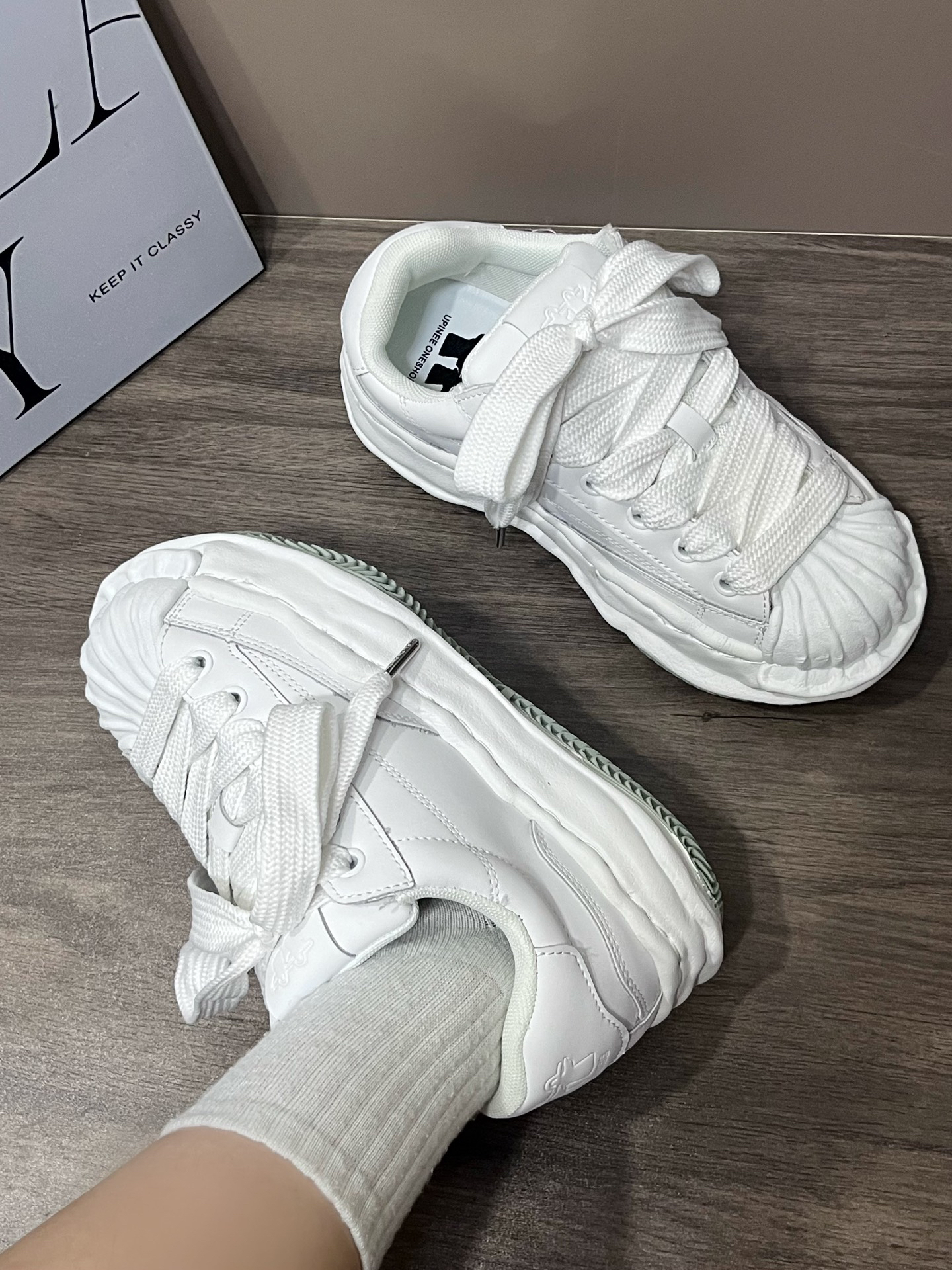 白色贝壳头板鞋绝绝子!