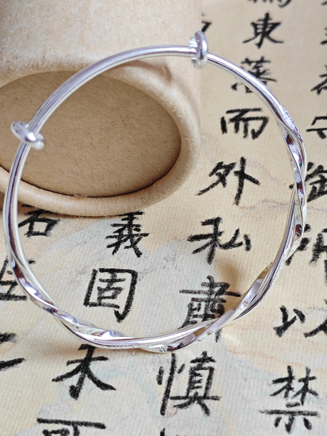 是谁还没有乌斯莫比环银手镯05