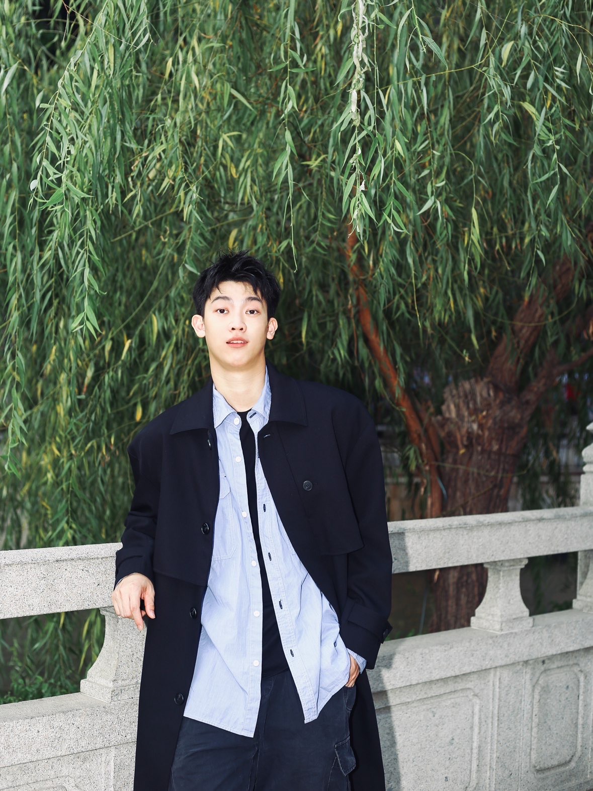 莫得感情的黑衣男子