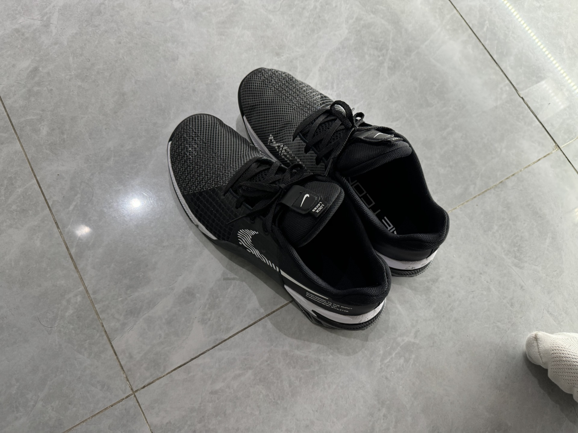 custom review-Nike Metcon 8 FlyEase Low Топ Кроссовки для тренировок Унисекс Черный Белый