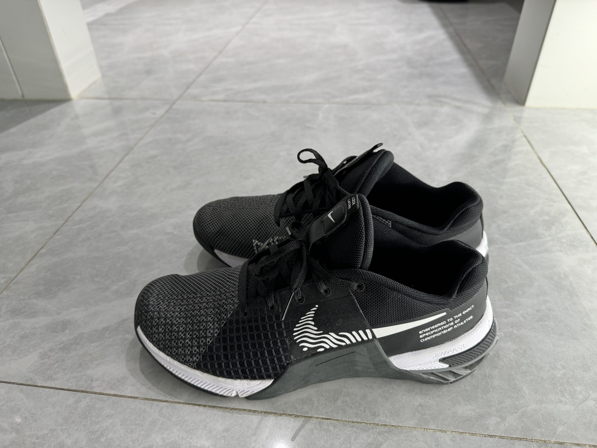 custom review-Nike Metcon 8 FlyEase Low Топ Кроссовки для тренировок Унисекс Черный Белый