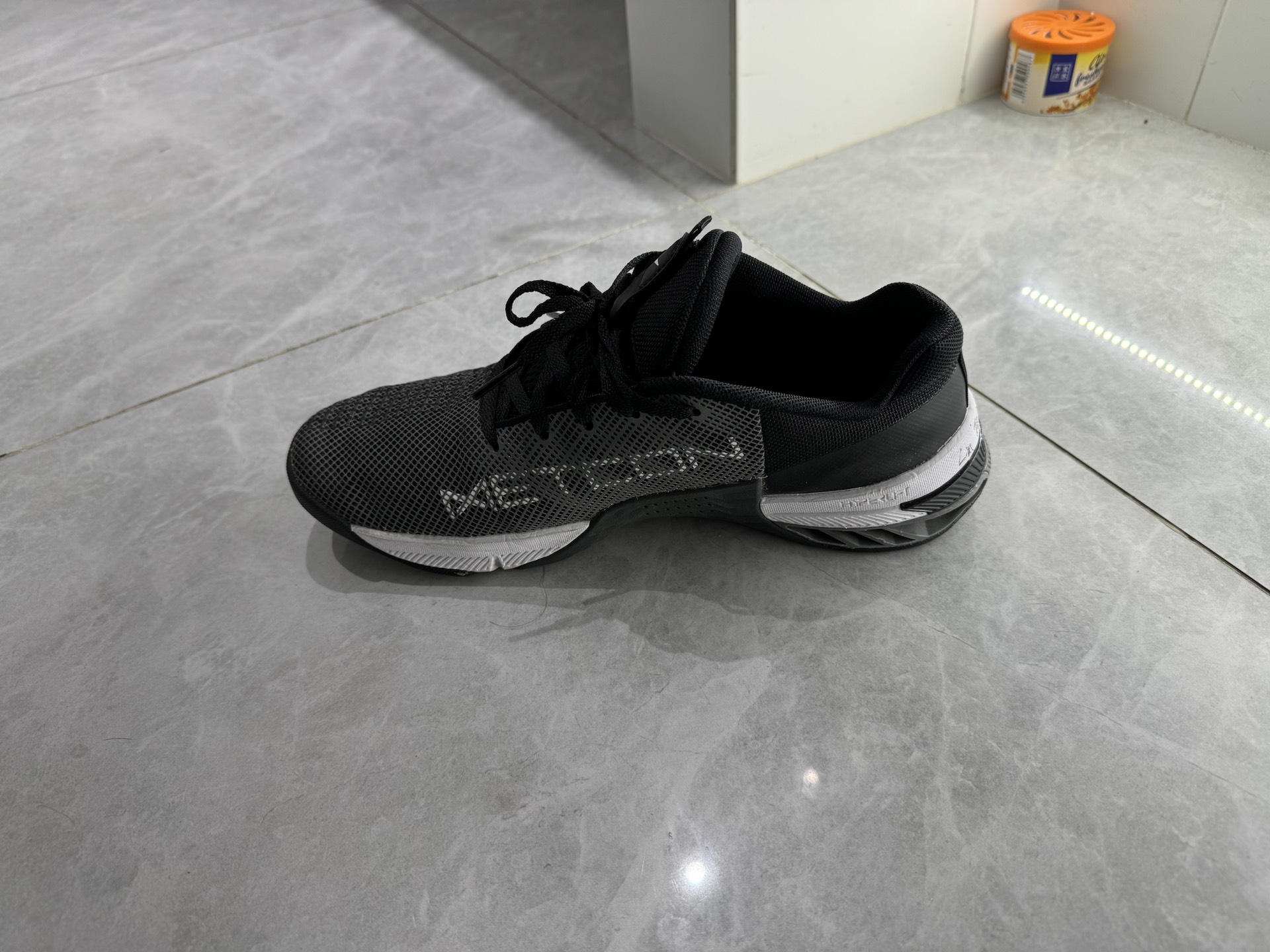 custom review-Nike Metcon 8 FlyEase Low Топ Кроссовки для тренировок Унисекс Черный Белый