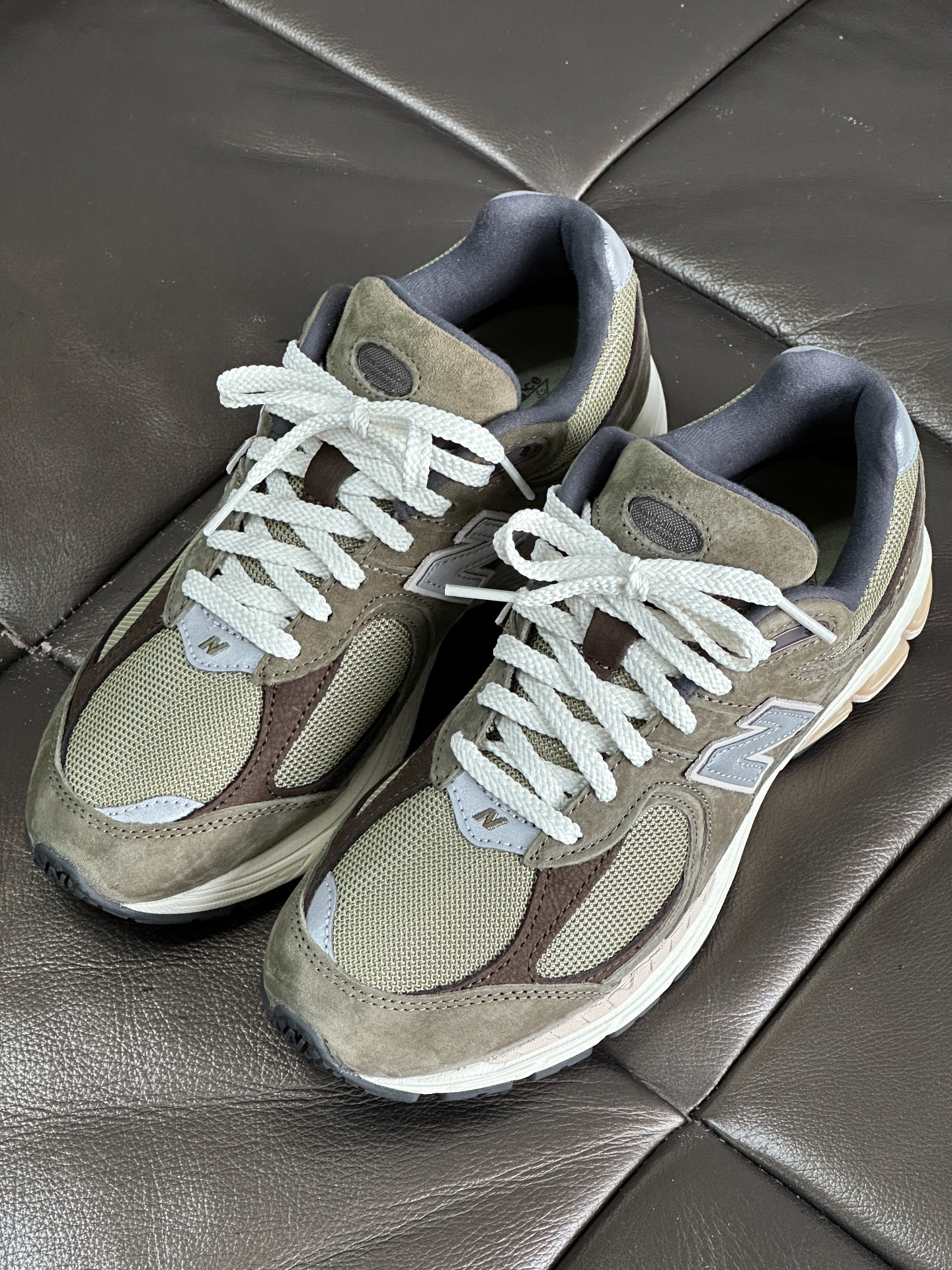 new balance 2002r