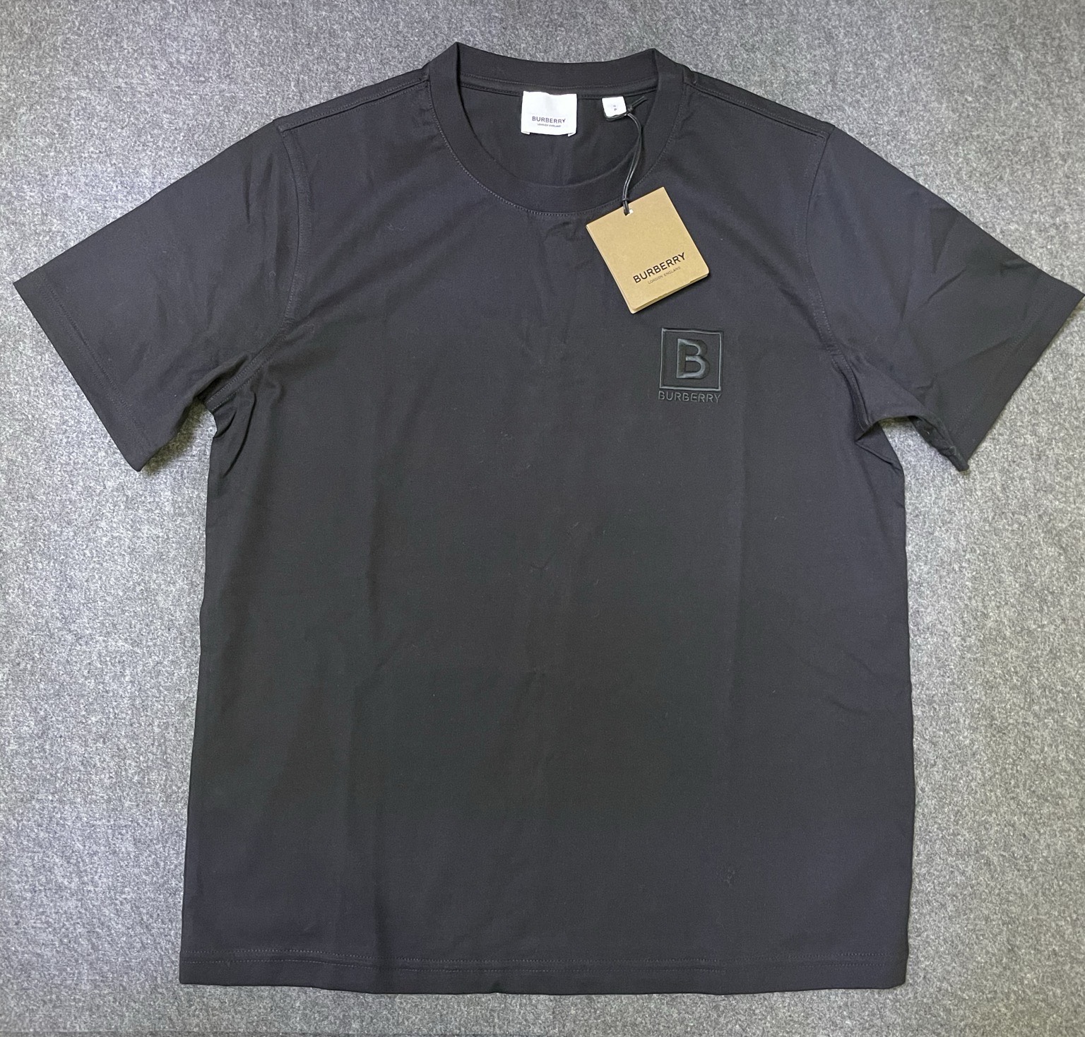 巴宝莉b标黑色t恤