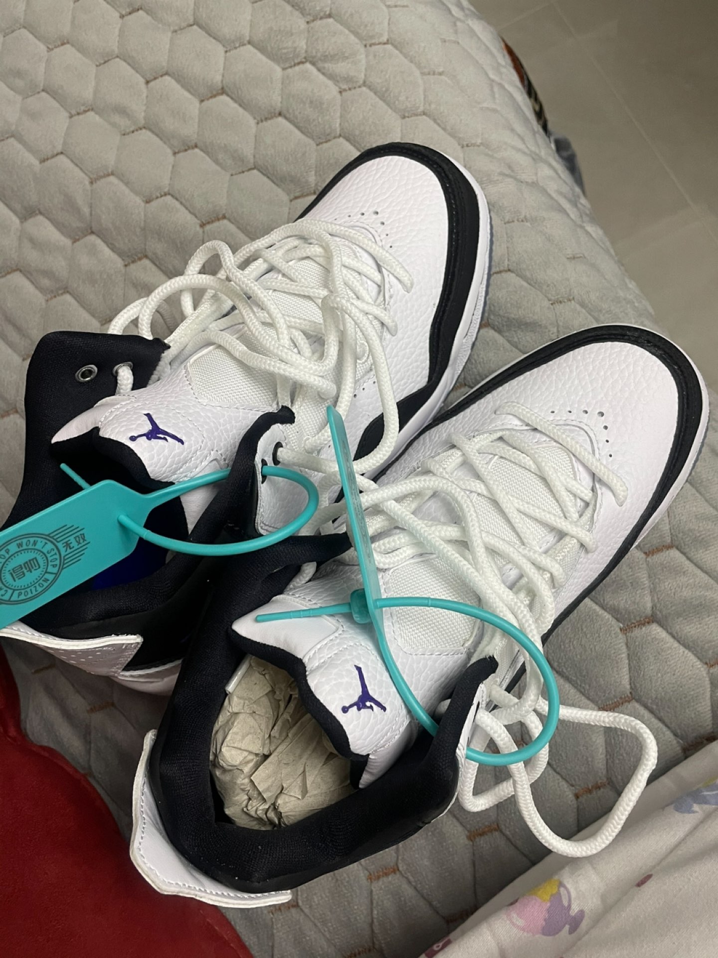 custom review-Джордан Courtside 23 Устойчивый к истиранию MID Топ Винтажные баскетбольные кроссовки Женские Белые Черные