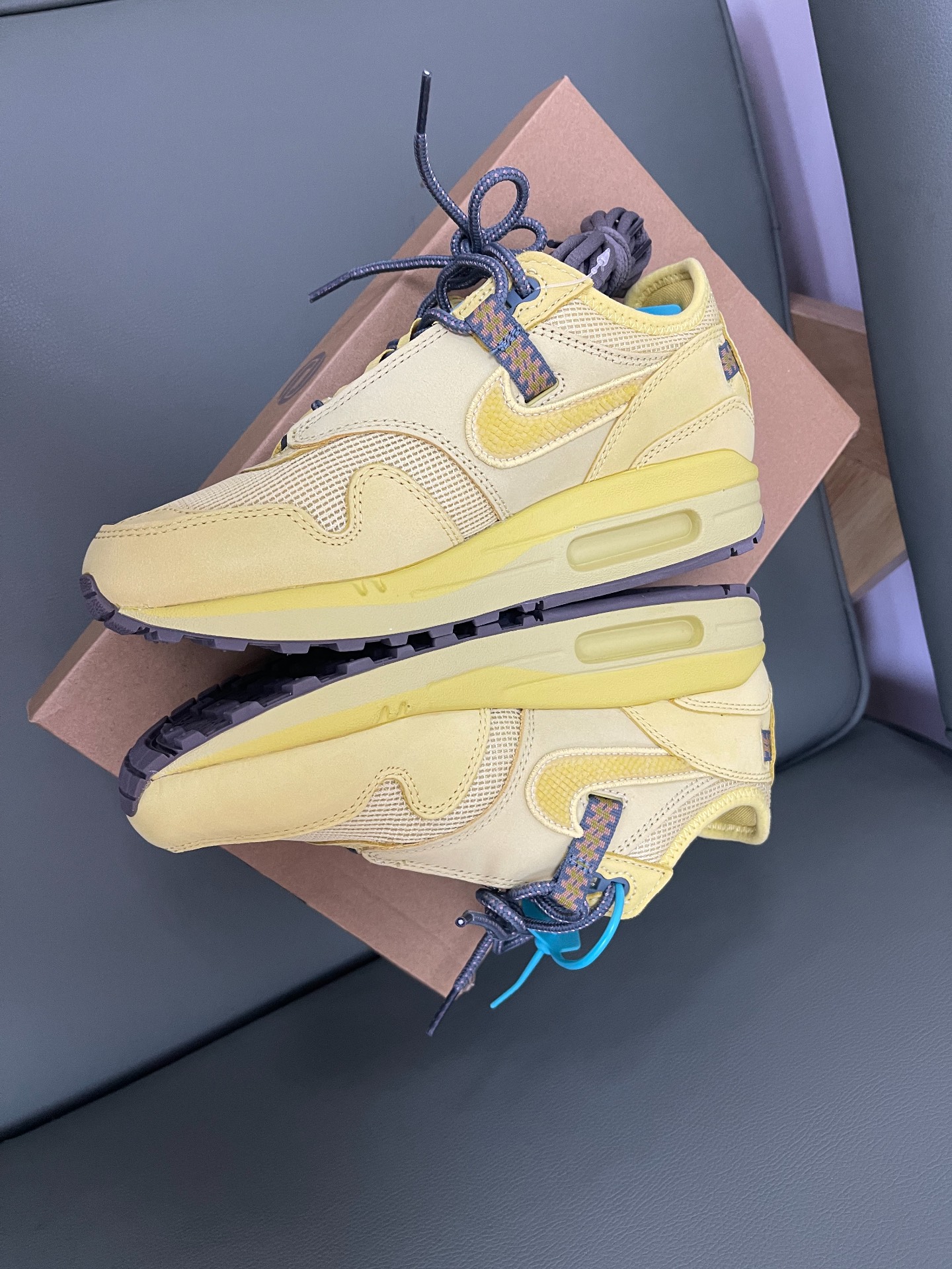 custom review-nike university Air Max 1 Travis Scott Cactus Jack Saturn Gold