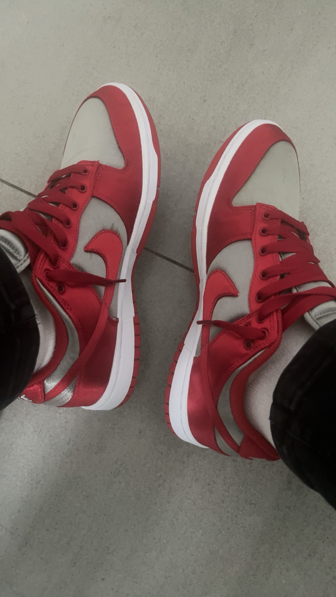 custom review-Nike Dunk 'UNLV Satin' ESS SNKR Удобные Низкие Кроссовки для Скейтбординга Женские Красные Серые