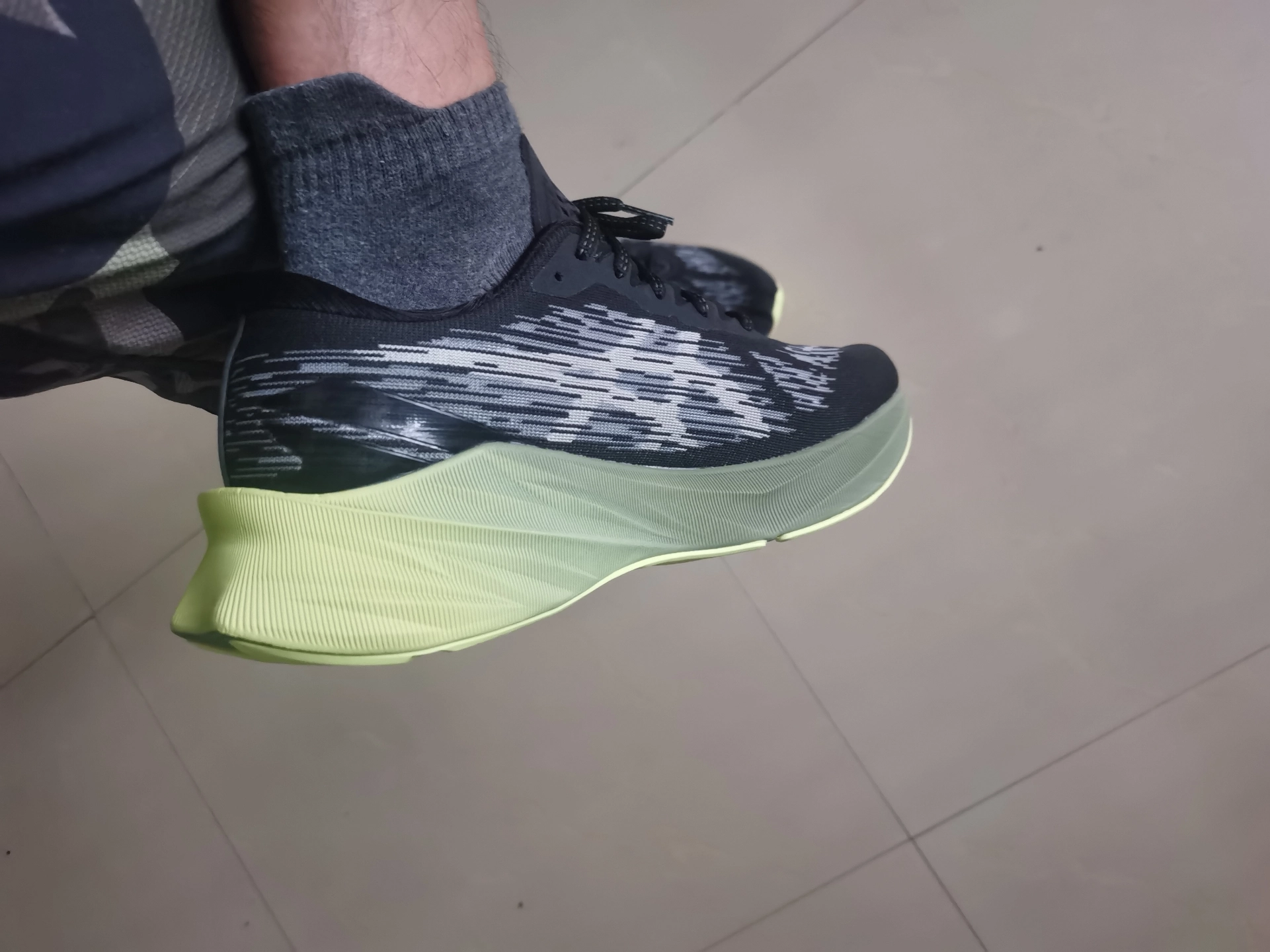 custom review-Asics Novablast 3 Сетка Низкий Топ Беговые Кроссовки Мужские Черные Зеленые