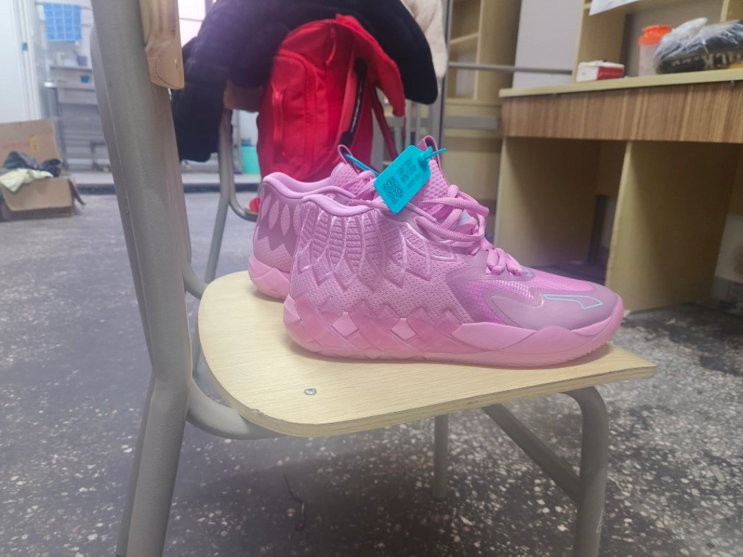 custom review-PUMA LaMelo Ball MB.01 Iridescent